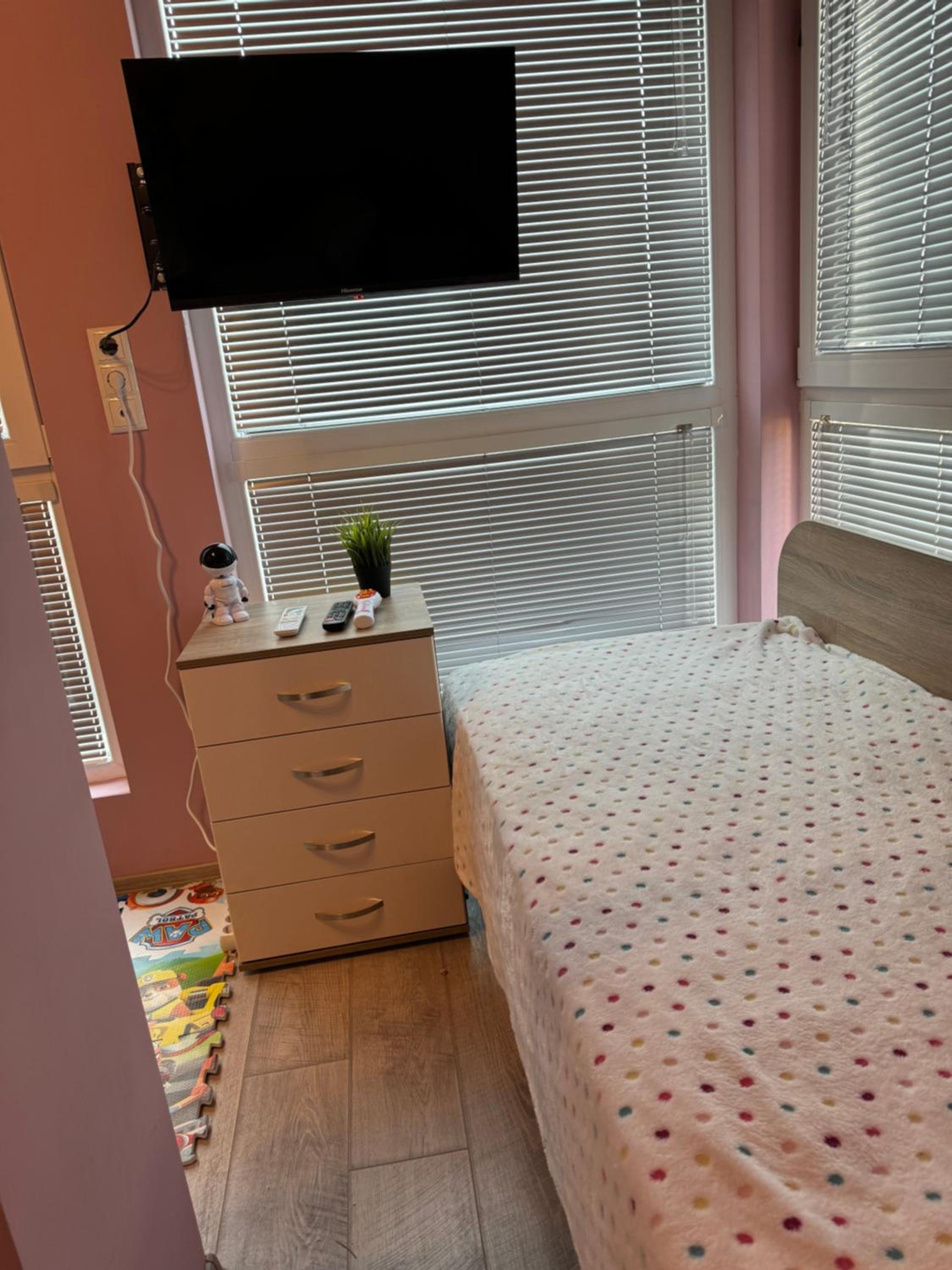 2-Bedroom with Private Parking fast WiFi 3-AirCon 3-SmartTVs WorkDesk Youtube Premium and Netflix