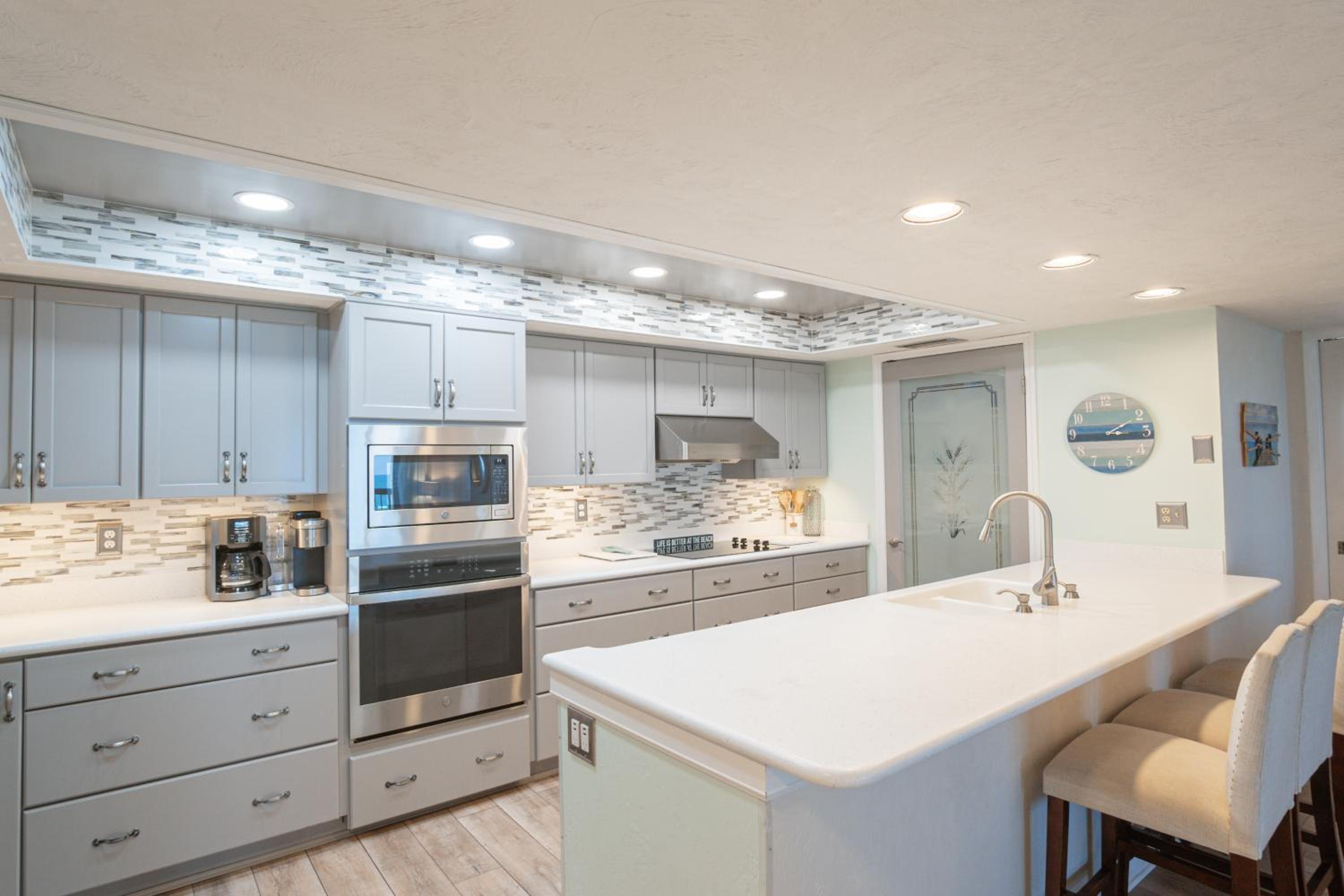 Luxury, Direct Oceanfront Unit and Balcony, Northeast Corner, Heated Pool, Garage Parking