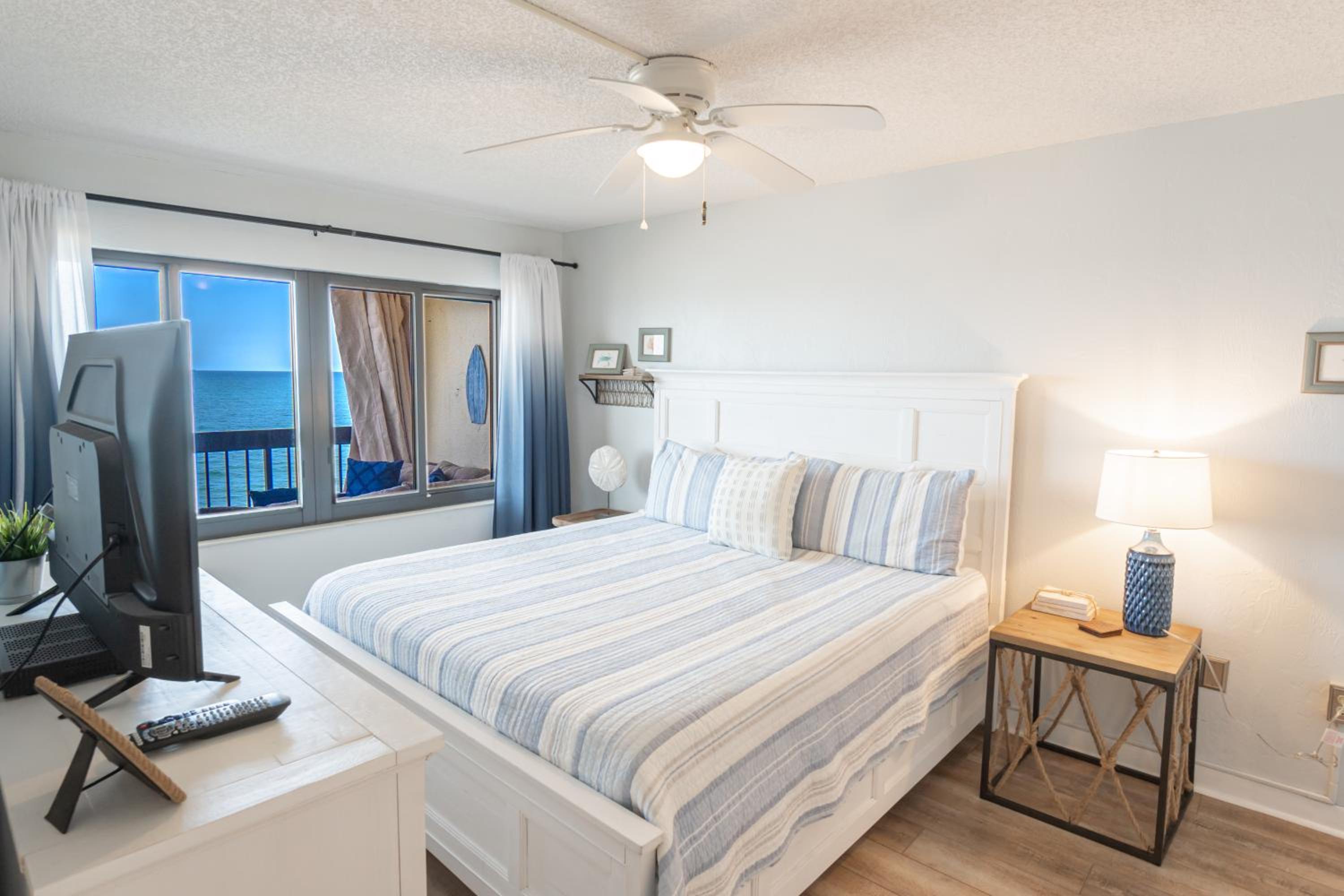 Luxury, Direct Oceanfront Unit and Balcony, Northeast Corner, Heated Pool, Garage Parking