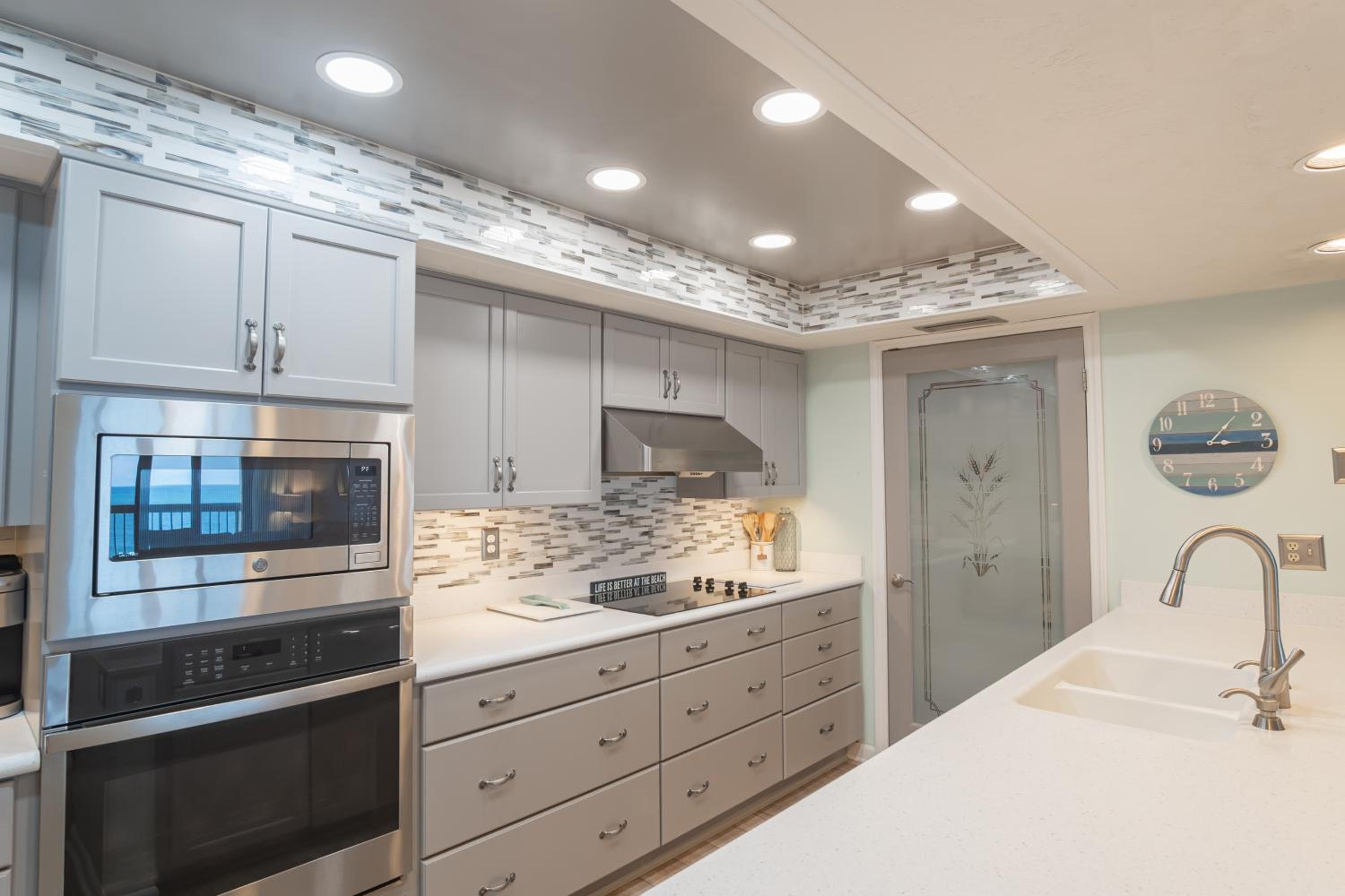 Luxury, Direct Oceanfront Unit and Balcony, Northeast Corner, Heated Pool, Garage Parking
