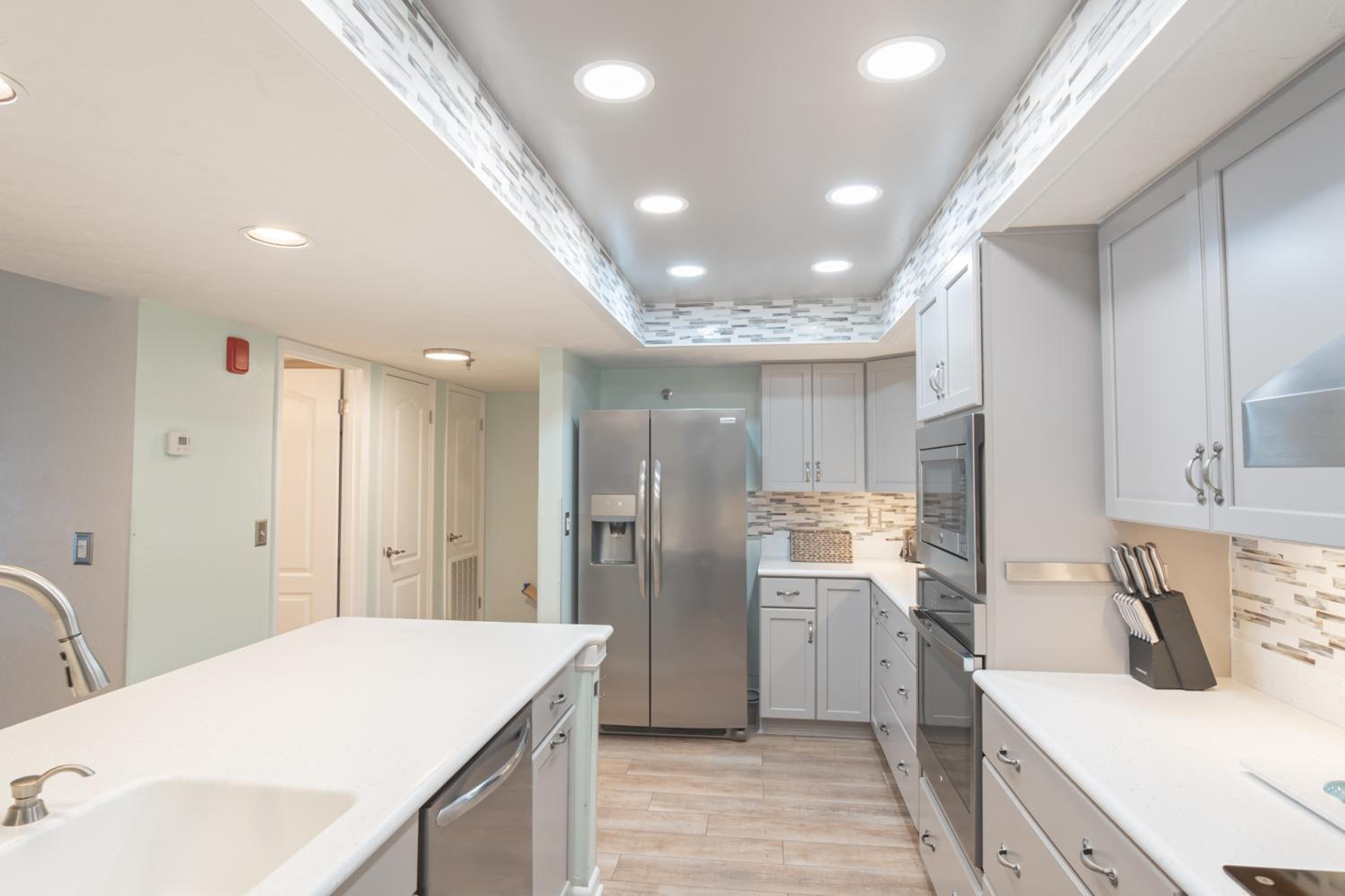 Luxury, Direct Oceanfront Unit and Balcony, Northeast Corner, Heated Pool, Garage Parking