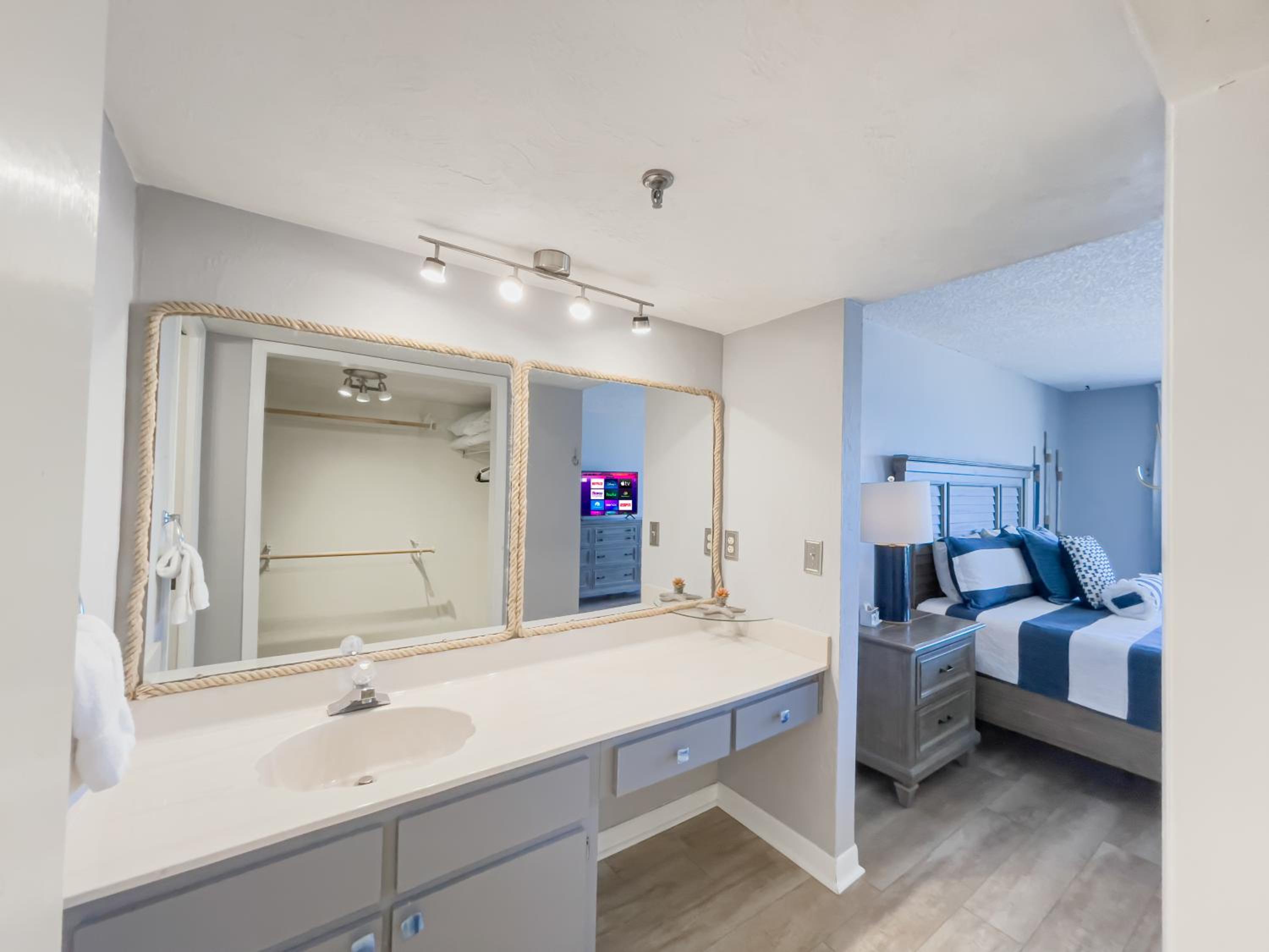 Luxury, Direct Oceanfront Unit and Balcony, Northeast Corner, Heated Pool, Garage Parking