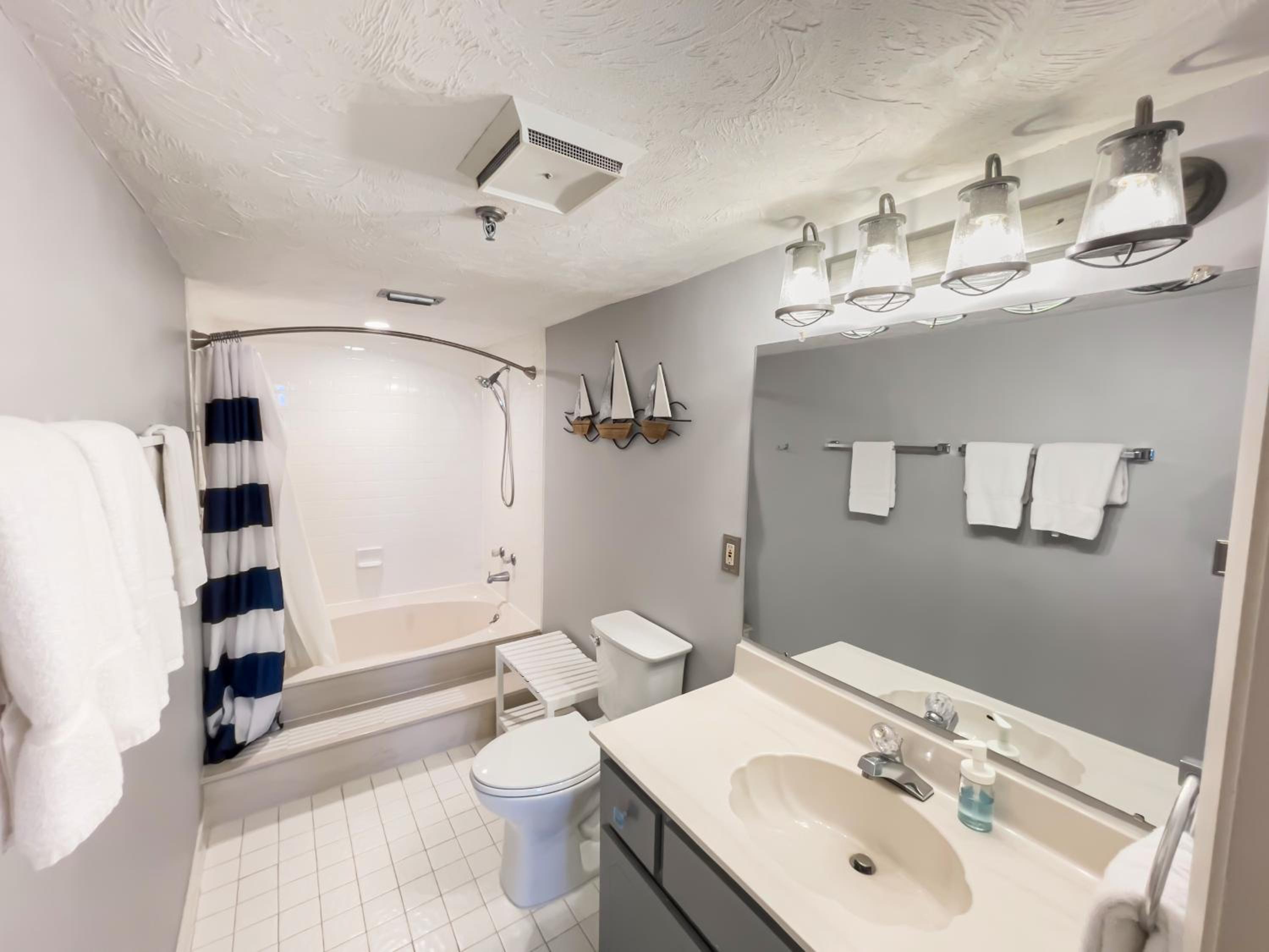 Luxury, Direct Oceanfront Unit and Balcony, Northeast Corner, Heated Pool, Garage Parking