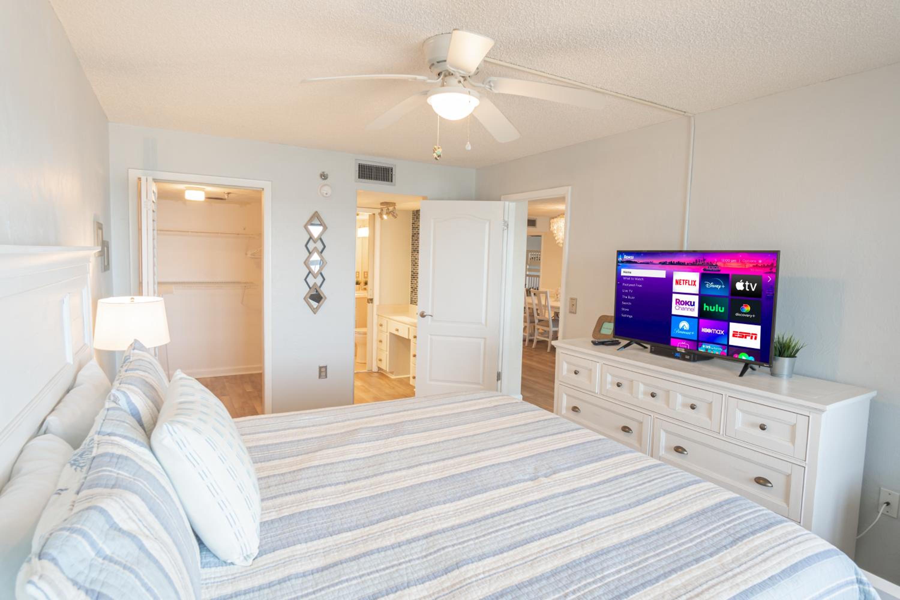 Luxury, Direct Oceanfront Unit and Balcony, Northeast Corner, Heated Pool, Garage Parking