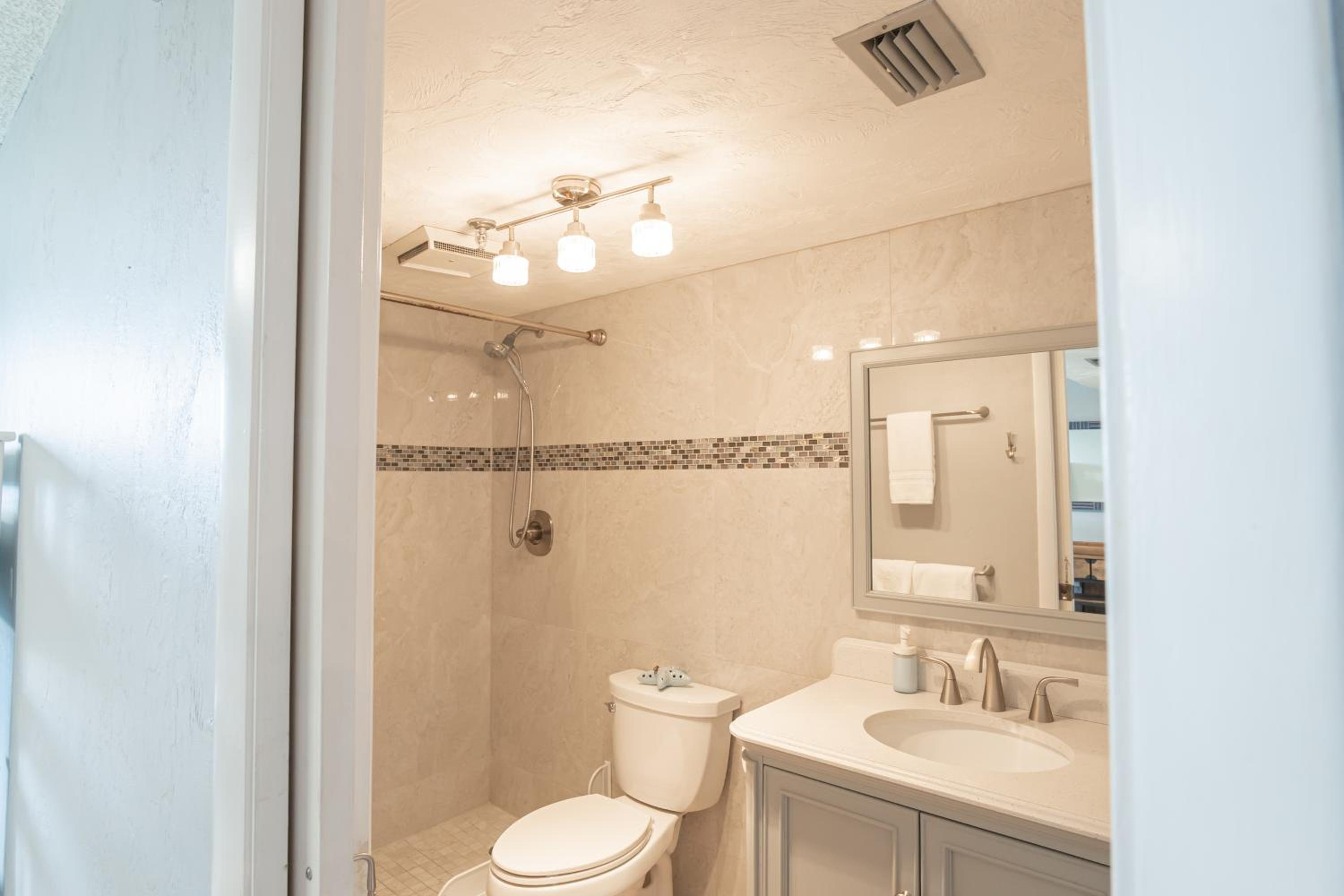 Luxury, Direct Oceanfront Unit and Balcony, Northeast Corner, Heated Pool, Garage Parking