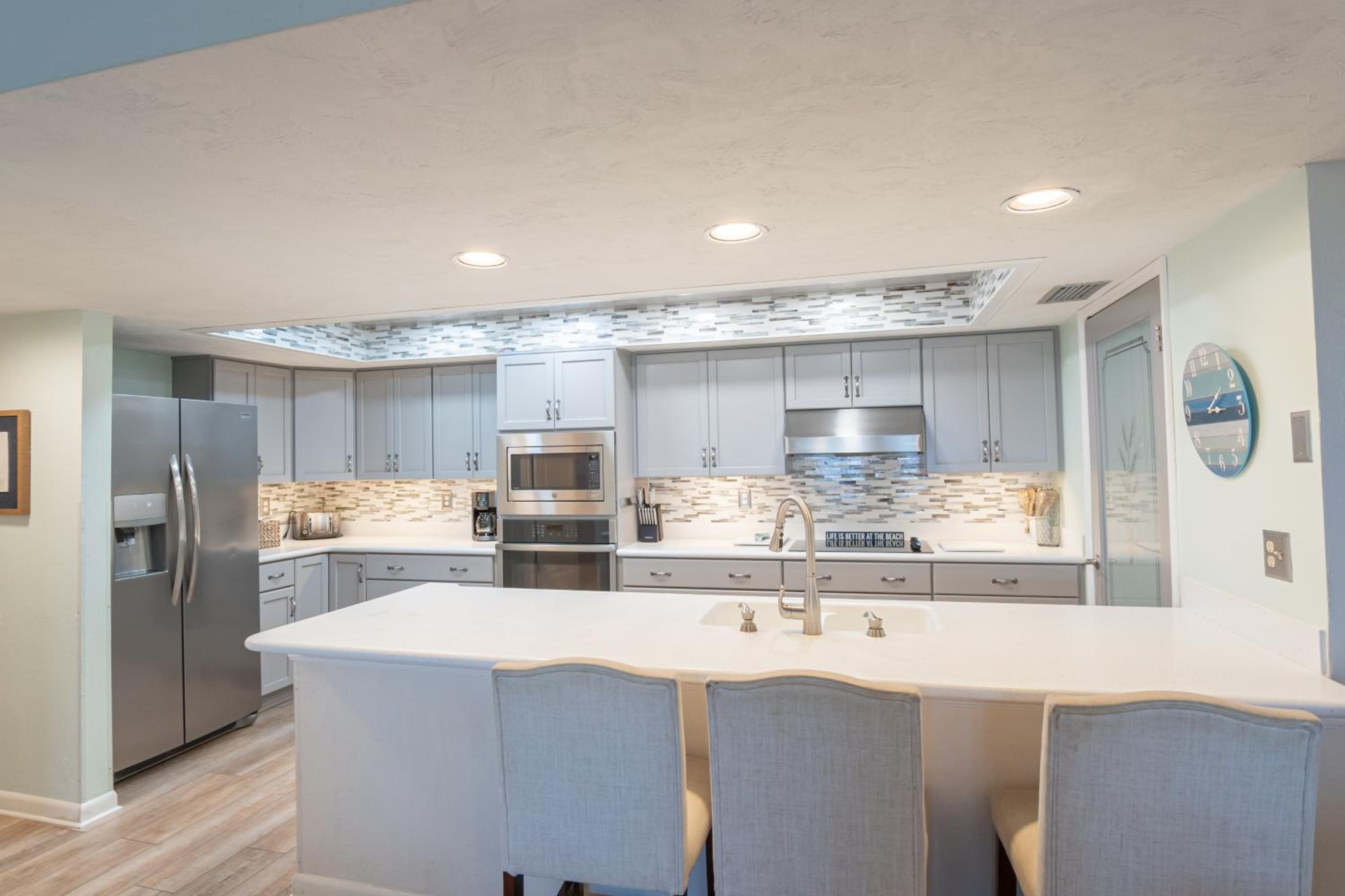 Luxury, Direct Oceanfront Unit and Balcony, Northeast Corner, Heated Pool, Garage Parking
