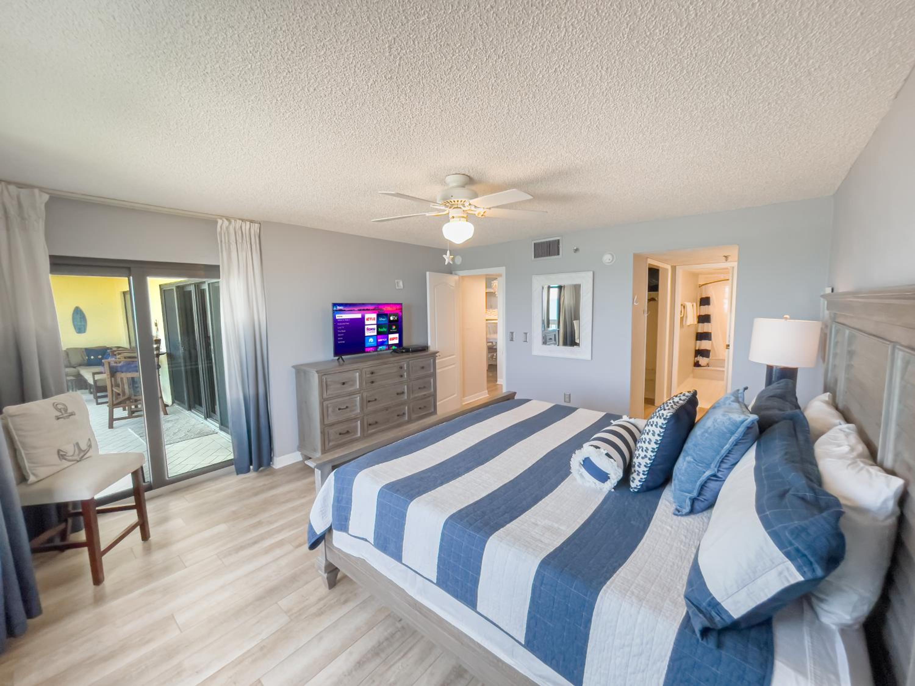 Luxury, Direct Oceanfront Unit and Balcony, Northeast Corner, Heated Pool, Garage Parking