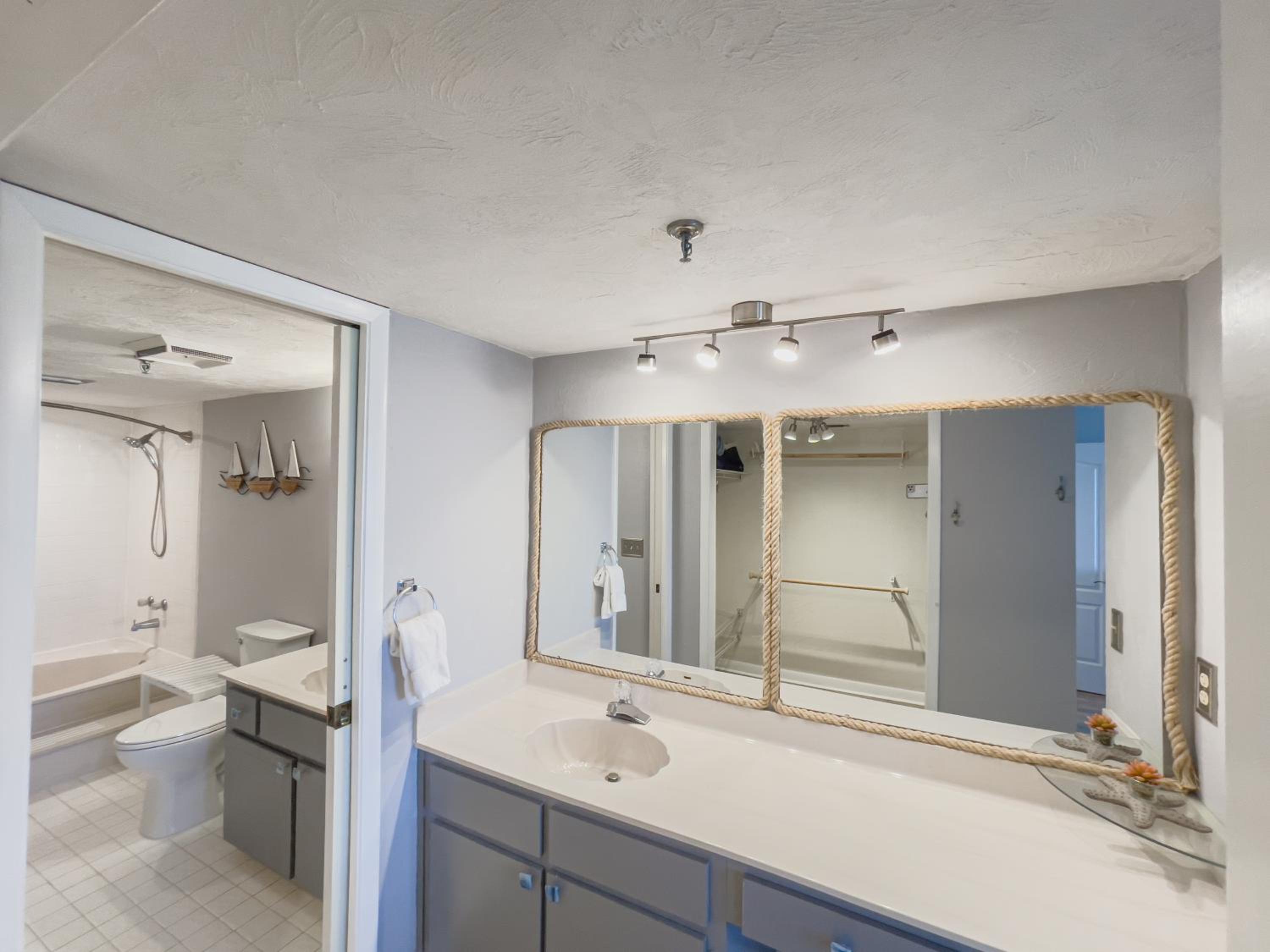 Luxury, Direct Oceanfront Unit and Balcony, Northeast Corner, Heated Pool, Garage Parking