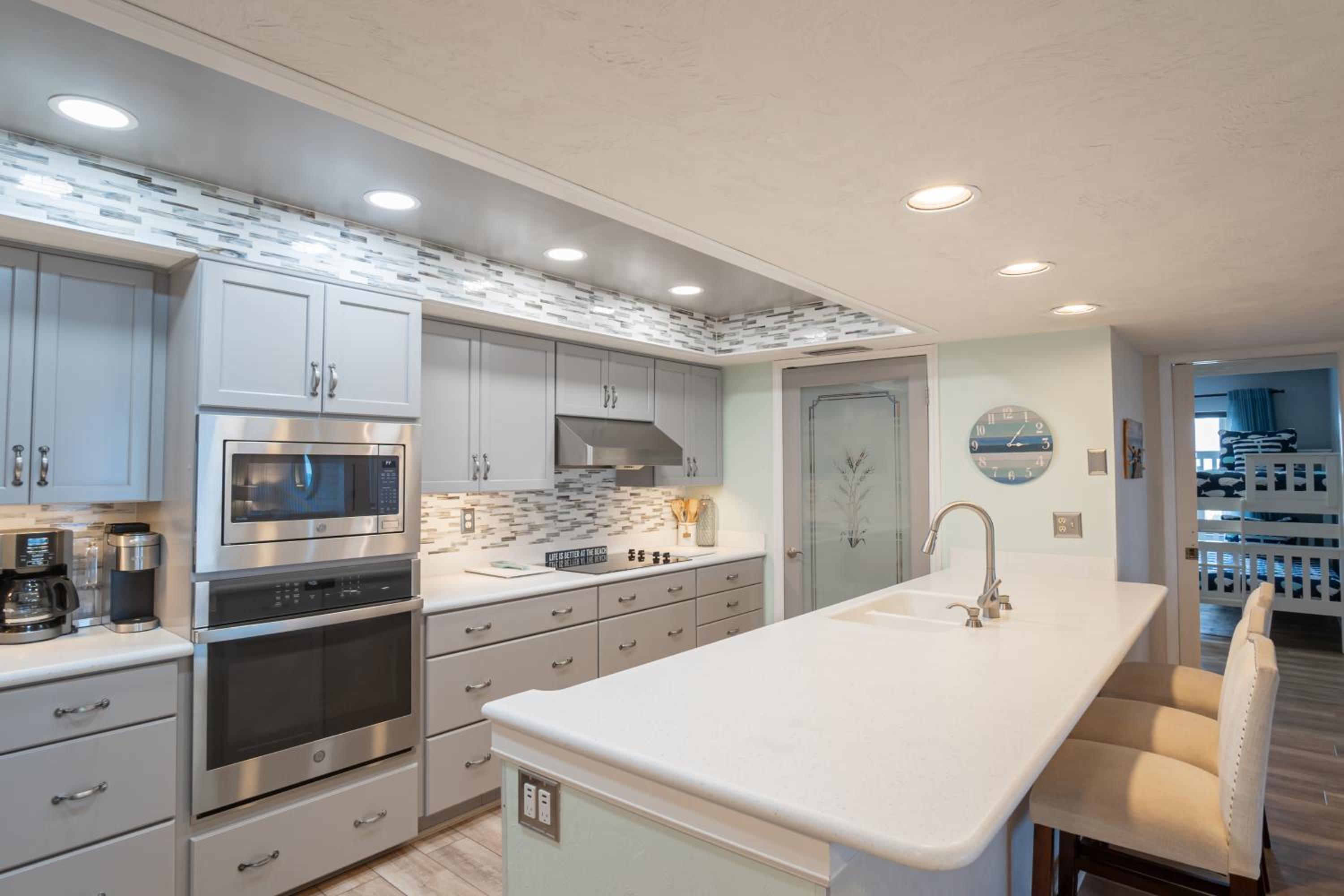 Luxury, Direct Oceanfront Unit and Balcony, Northeast Corner, Heated Pool, Garage Parking