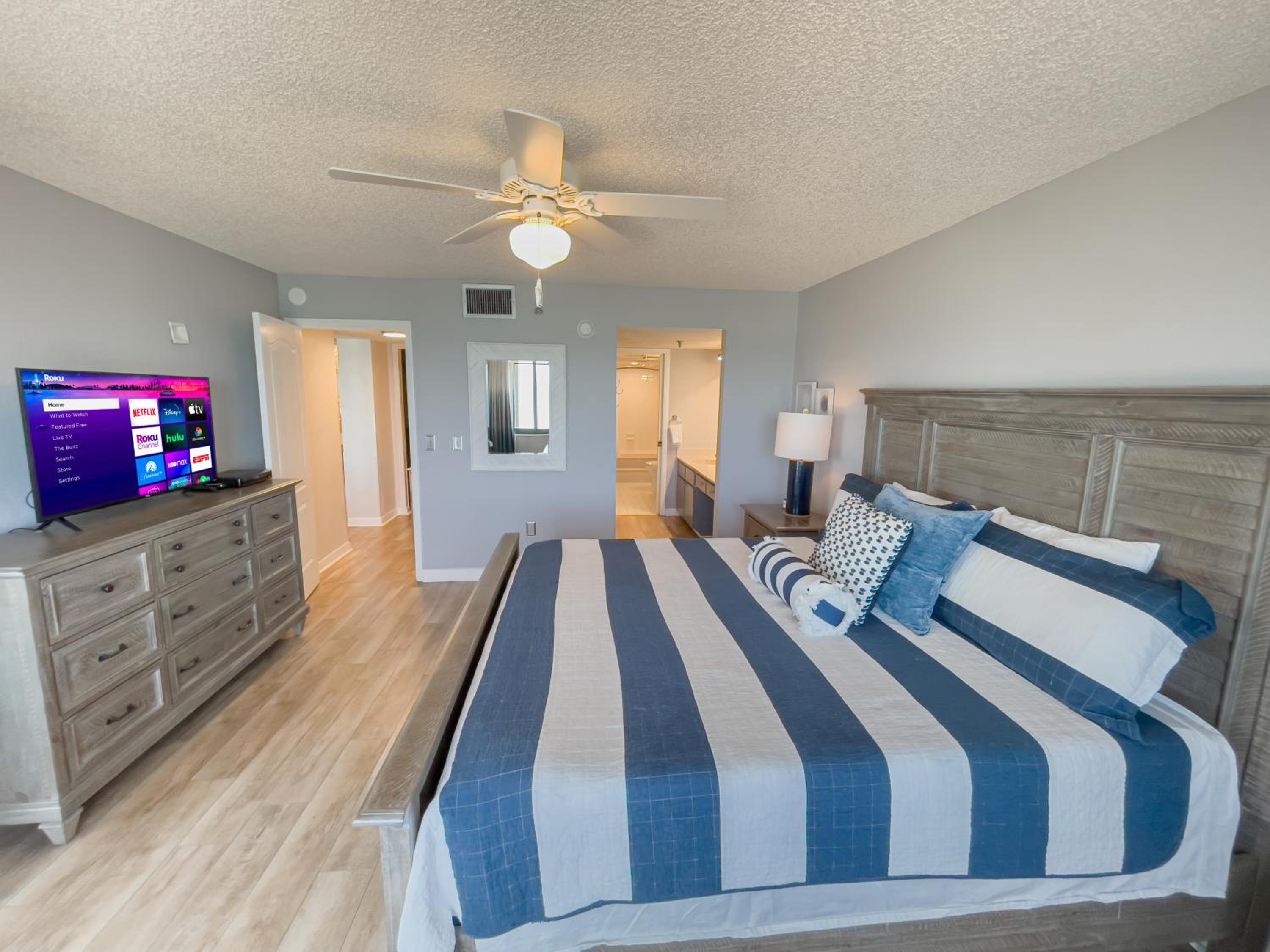 Luxury, Direct Oceanfront Unit and Balcony, Northeast Corner, Heated Pool, Garage Parking