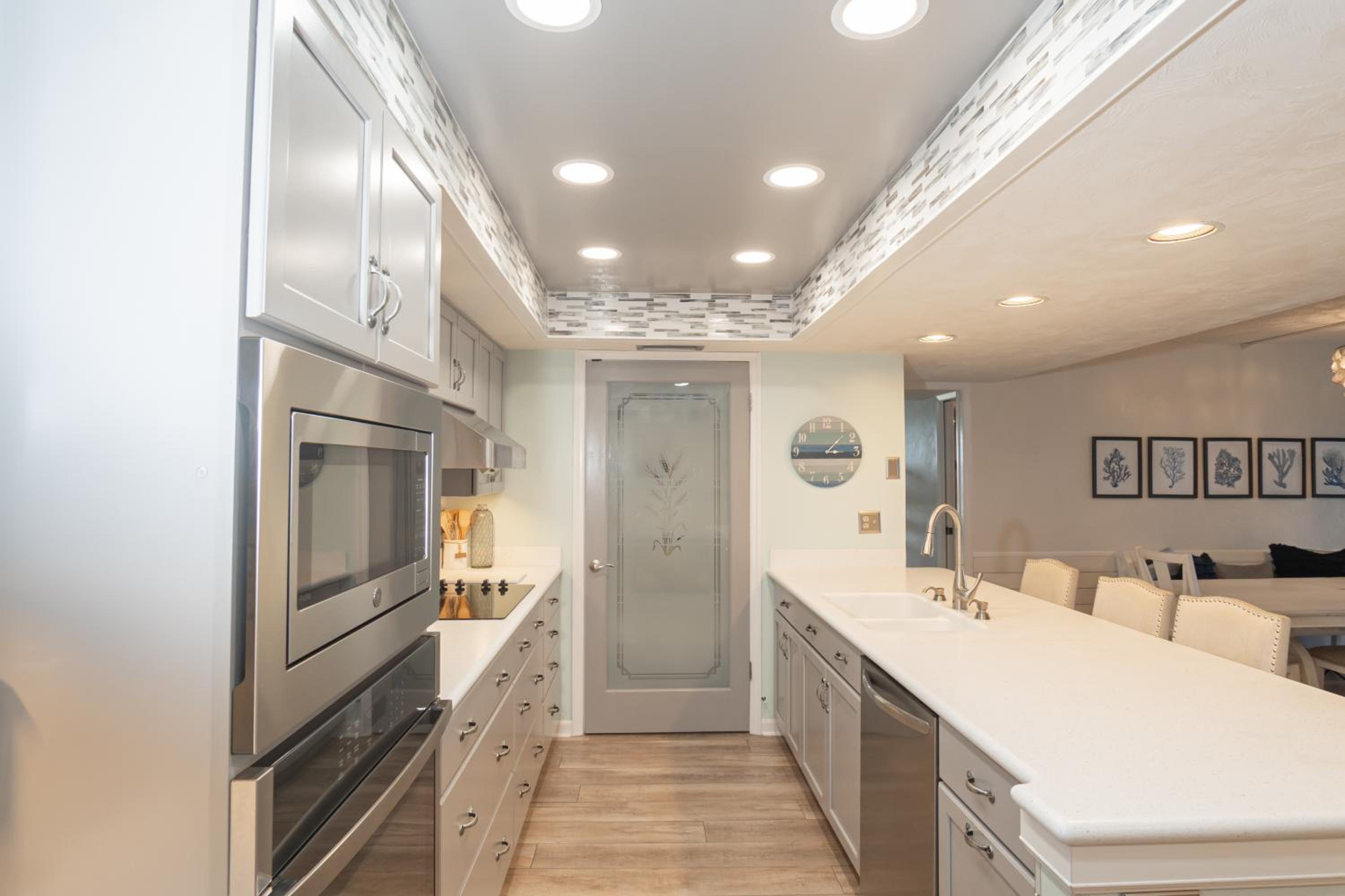Luxury, Direct Oceanfront Unit and Balcony, Northeast Corner, Heated Pool, Garage Parking