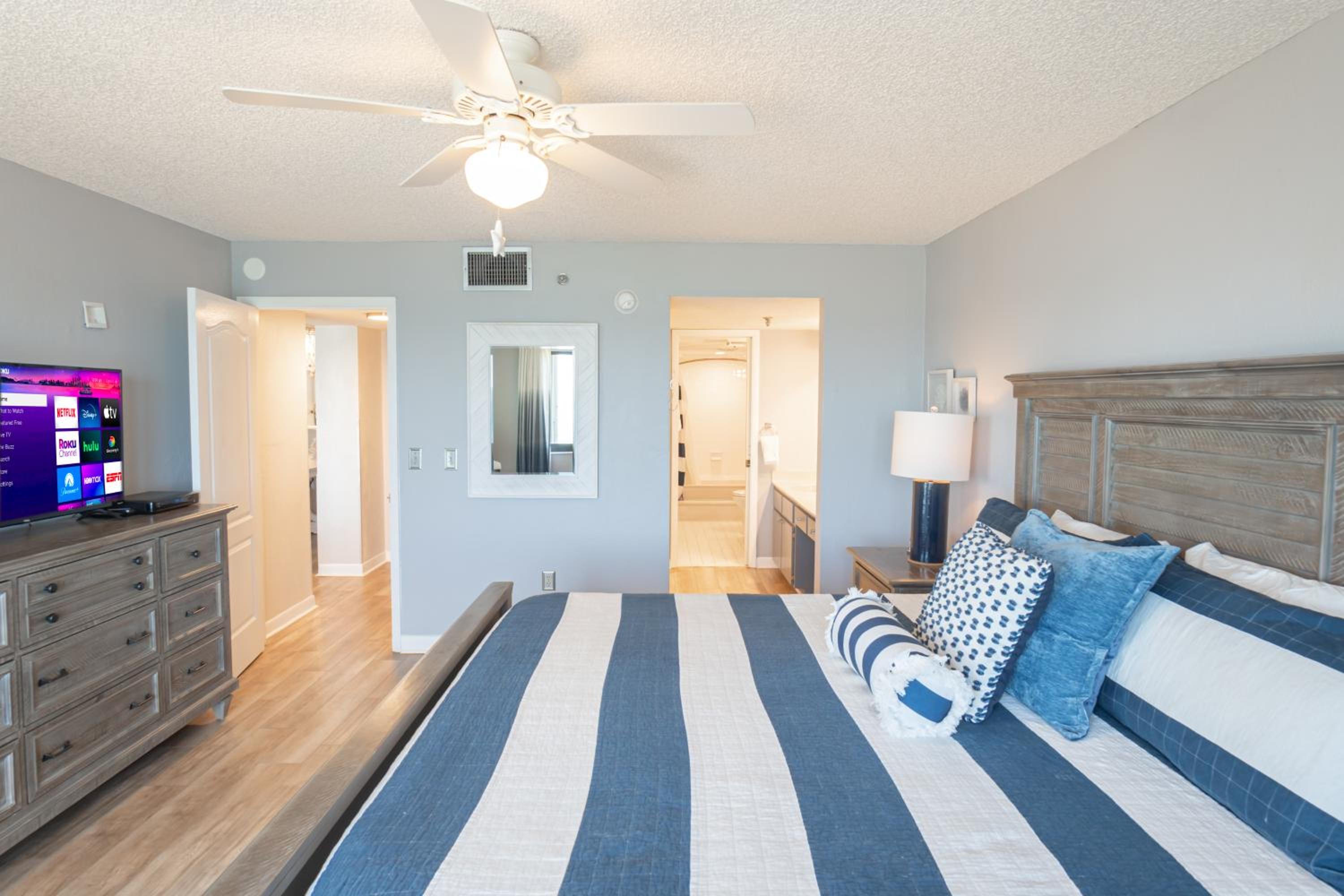 Luxury, Direct Oceanfront Unit and Balcony, Northeast Corner, Heated Pool, Garage Parking