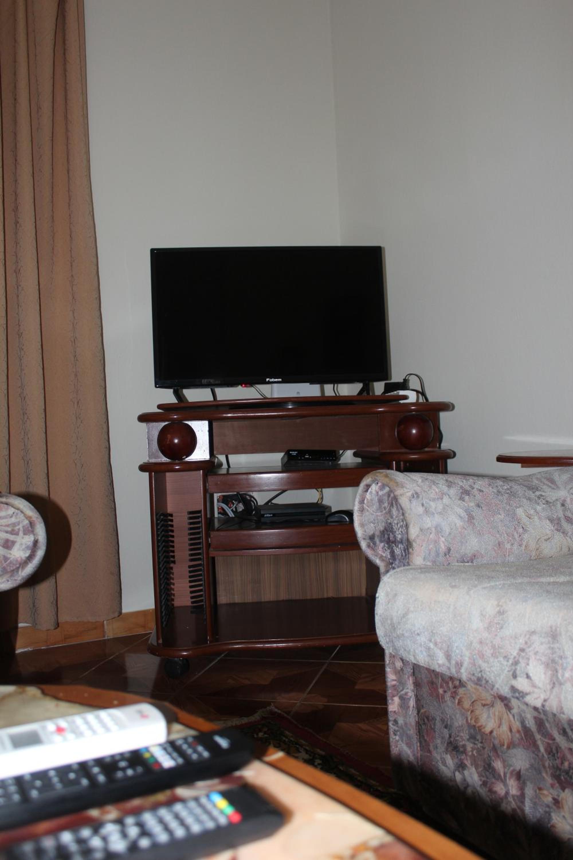 Xhejms Apartaments