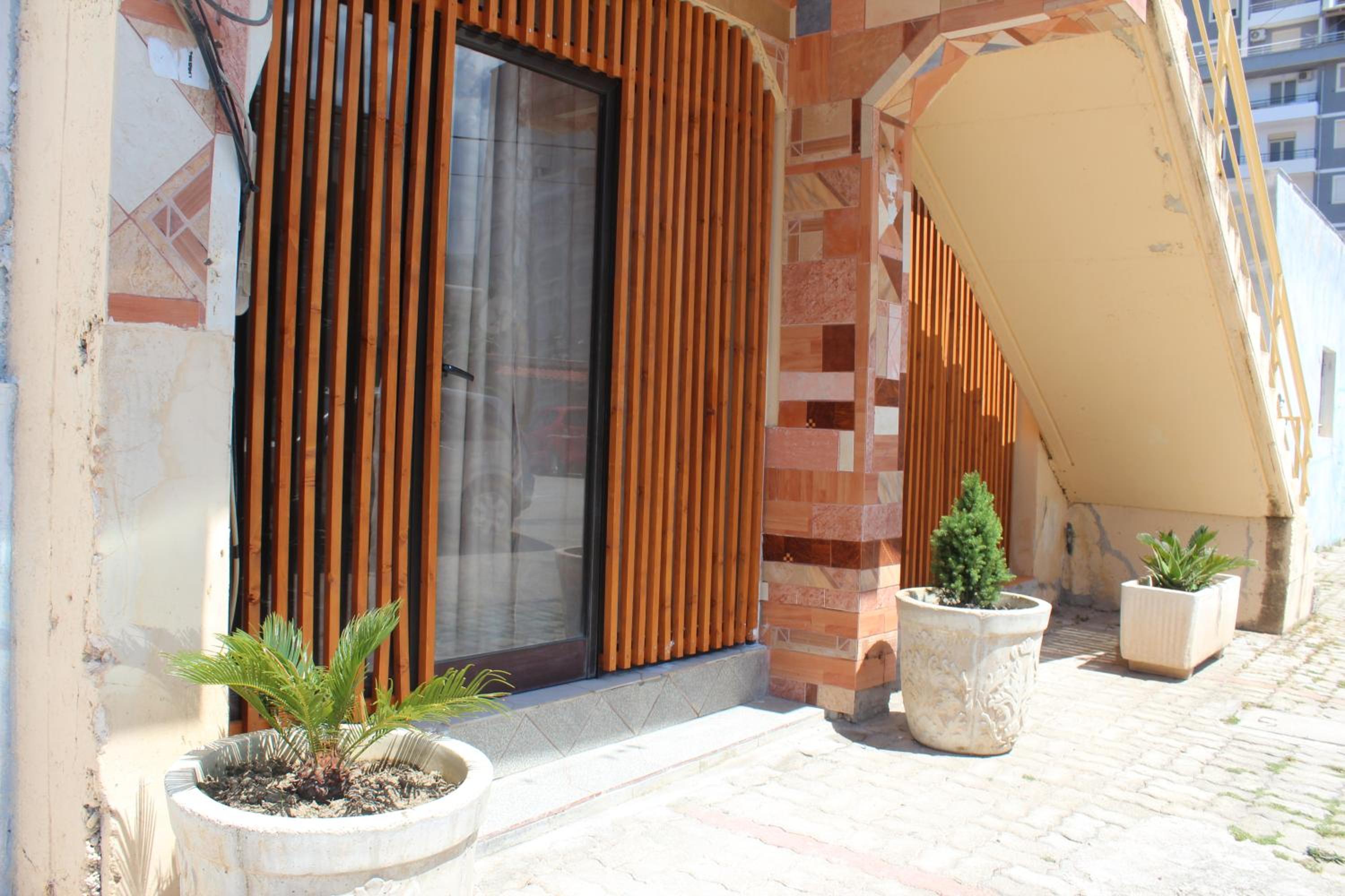 Xhejms Apartaments