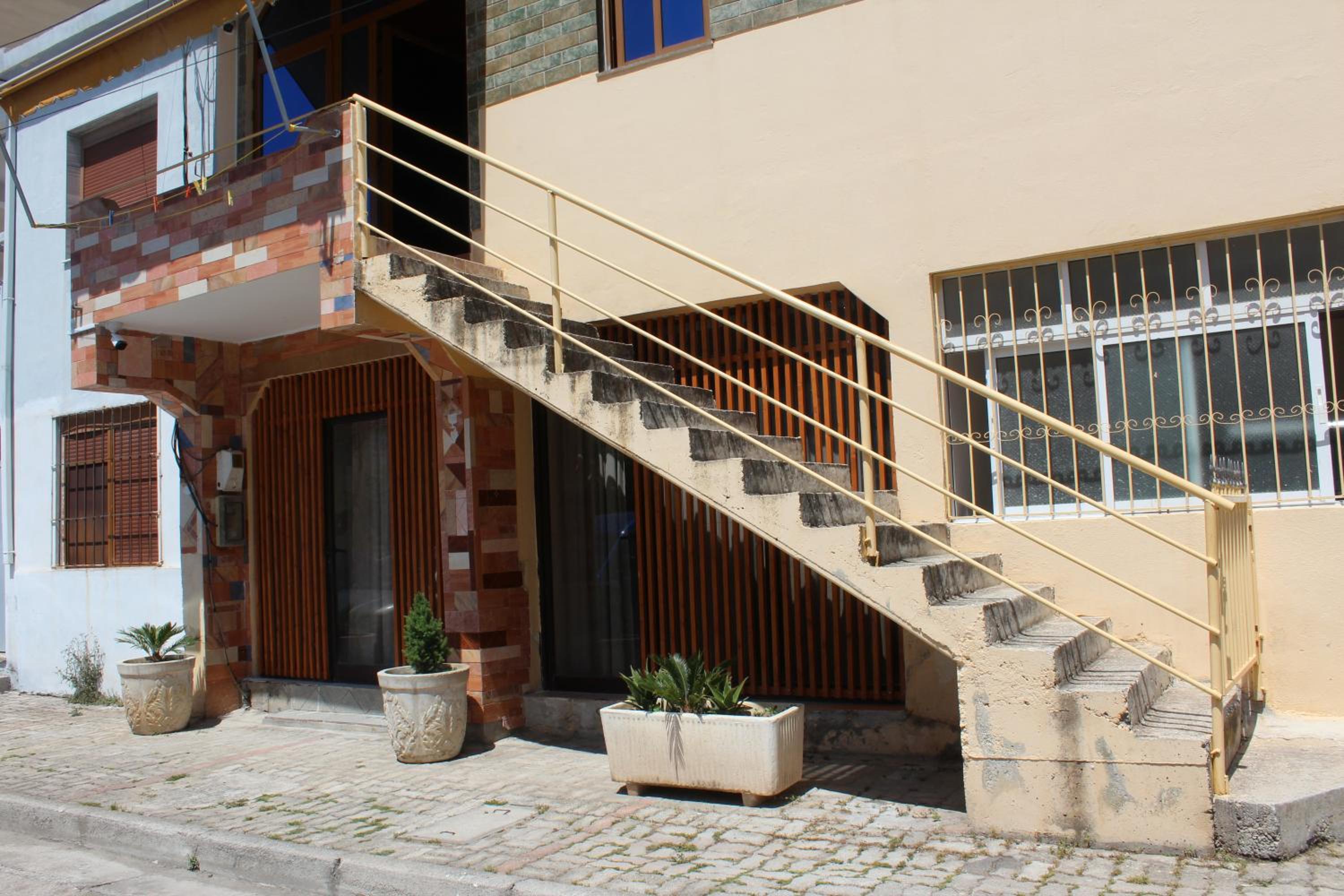 Xhejms Apartaments