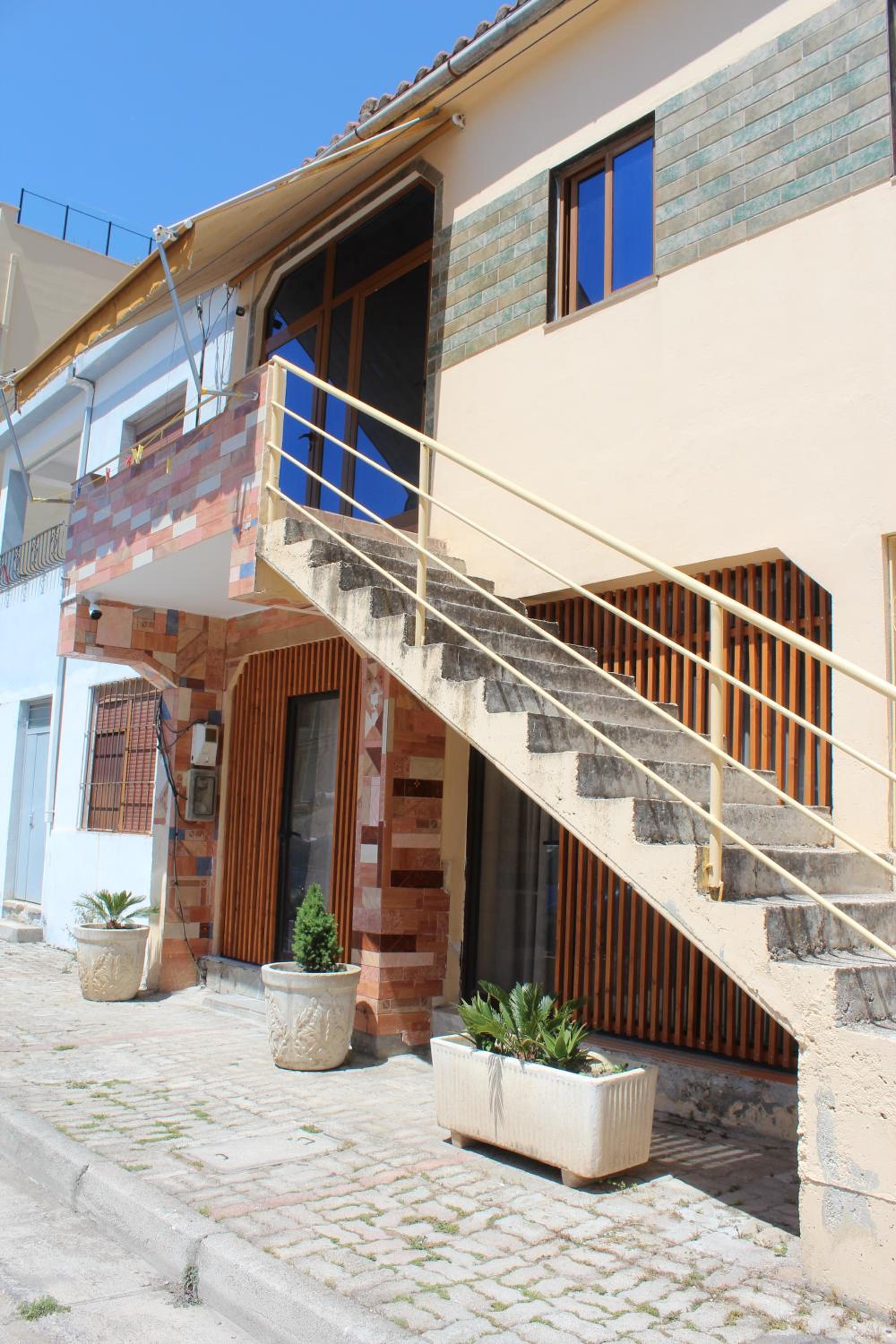 Xhejms Apartaments