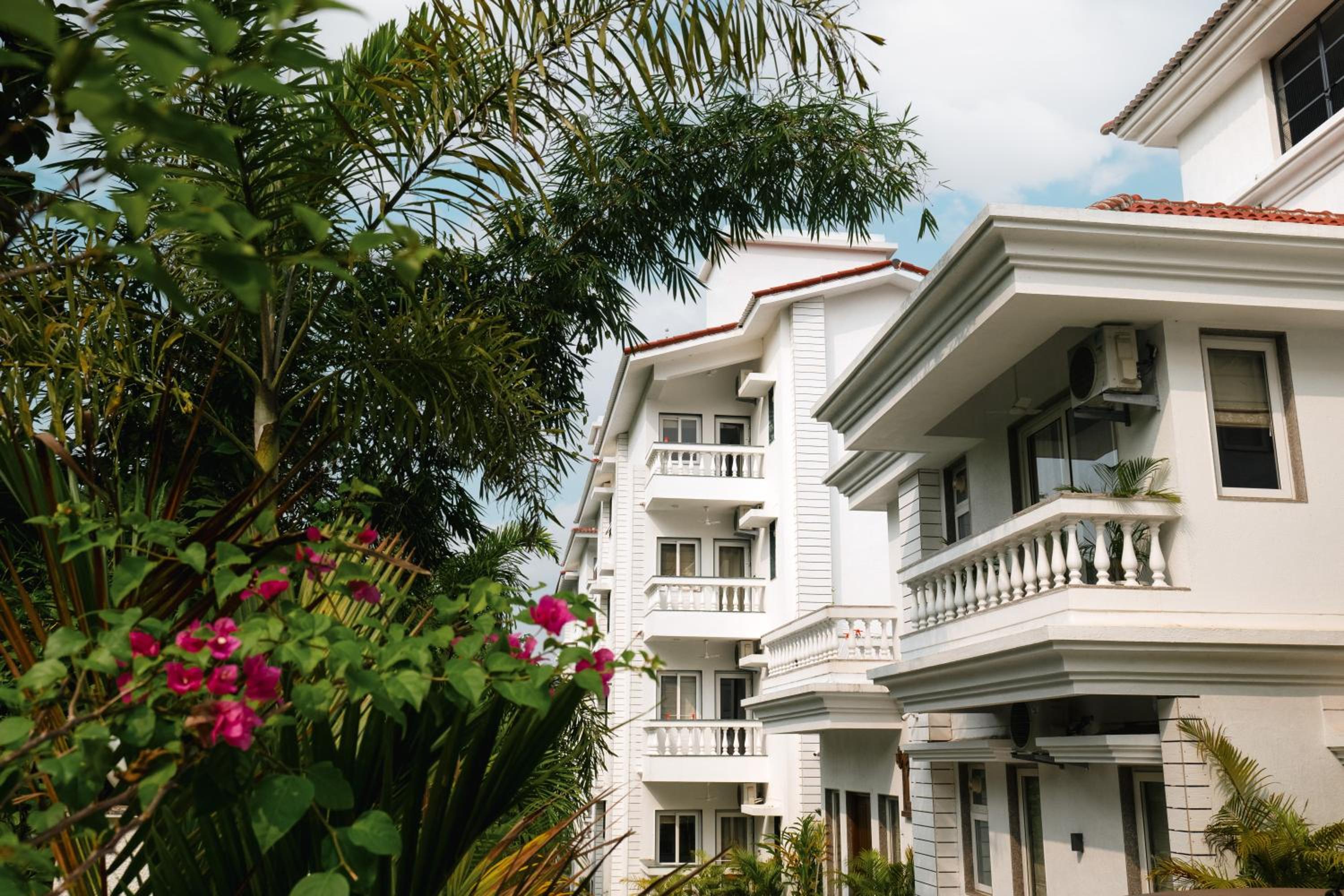 2bhk Shared Pool Apartments Opp Gunpowder Assgao By Masaya Stays