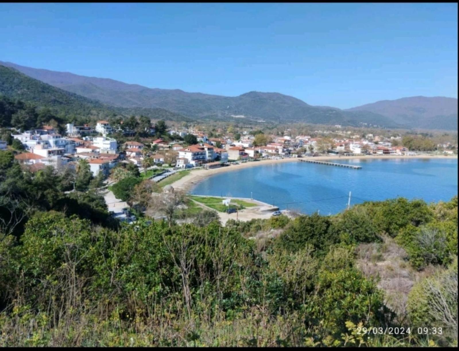 Sunrise Suite Olympiada - Luxury Beachfront Escape