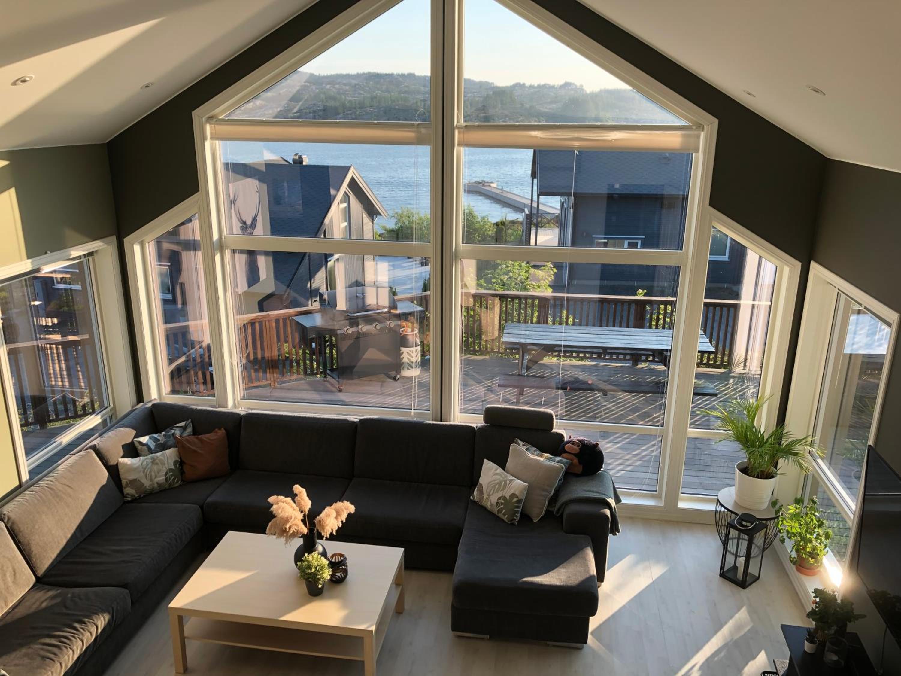 Seaside cottage with hot tub and sauna sleeps 11 view 4