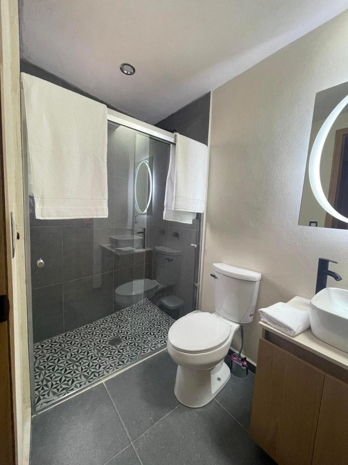 La Casa de las flores AIRBNB - Property Image 5