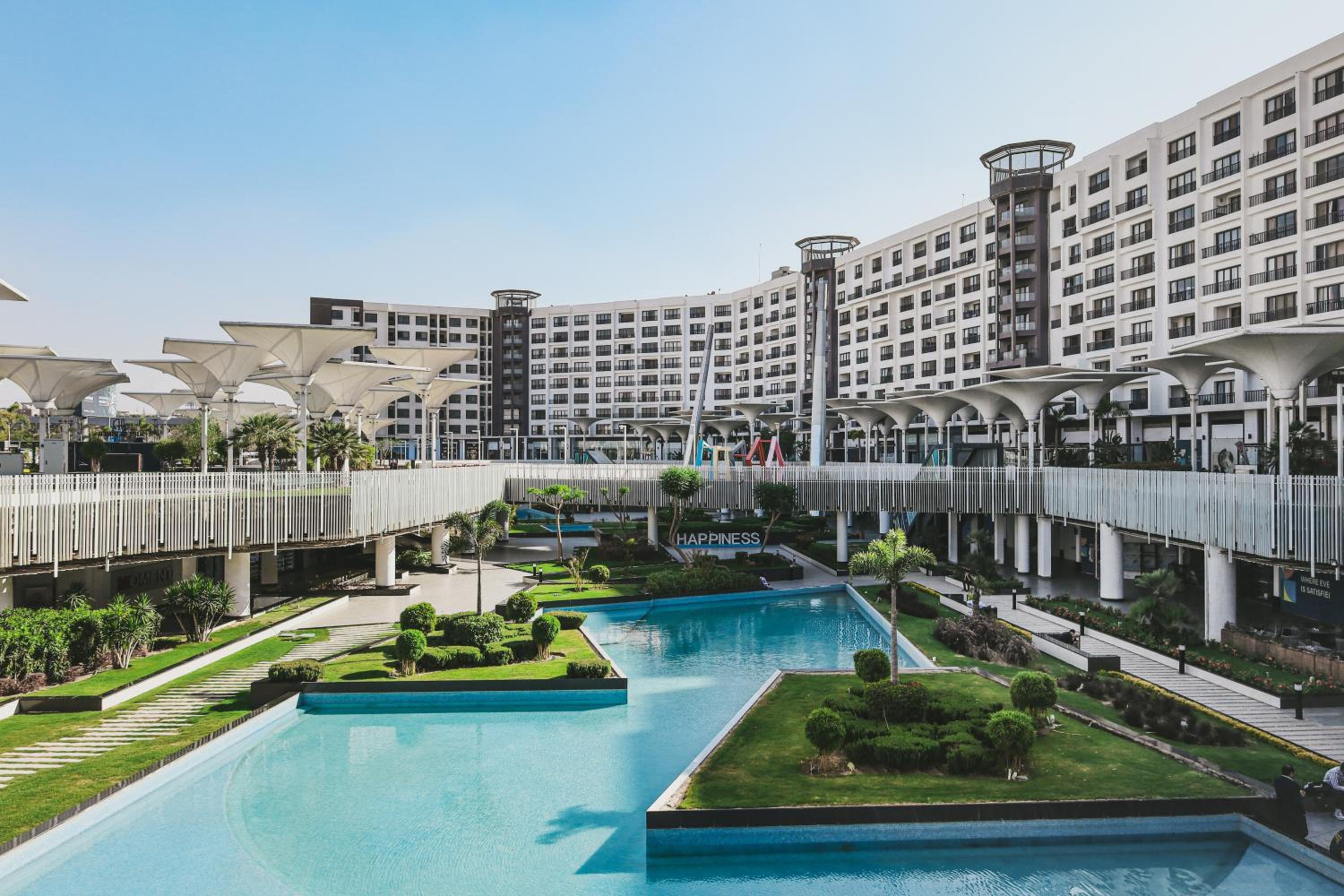 Luxury hotel apartment with pools in front AUC