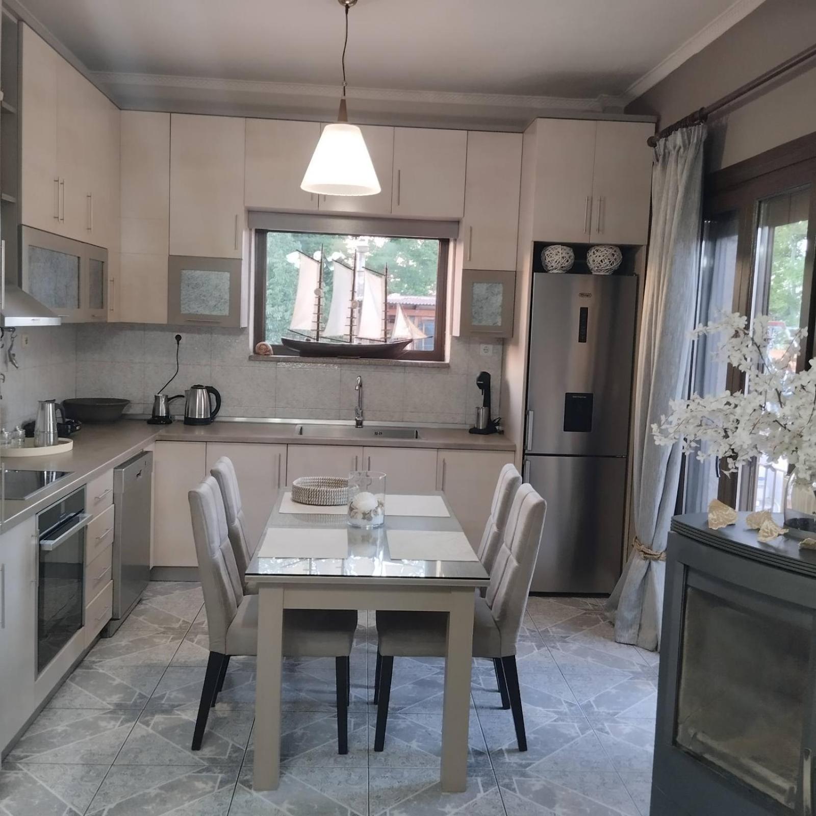 Sunrise Suite Olympiada - Luxury Beachfront Escape