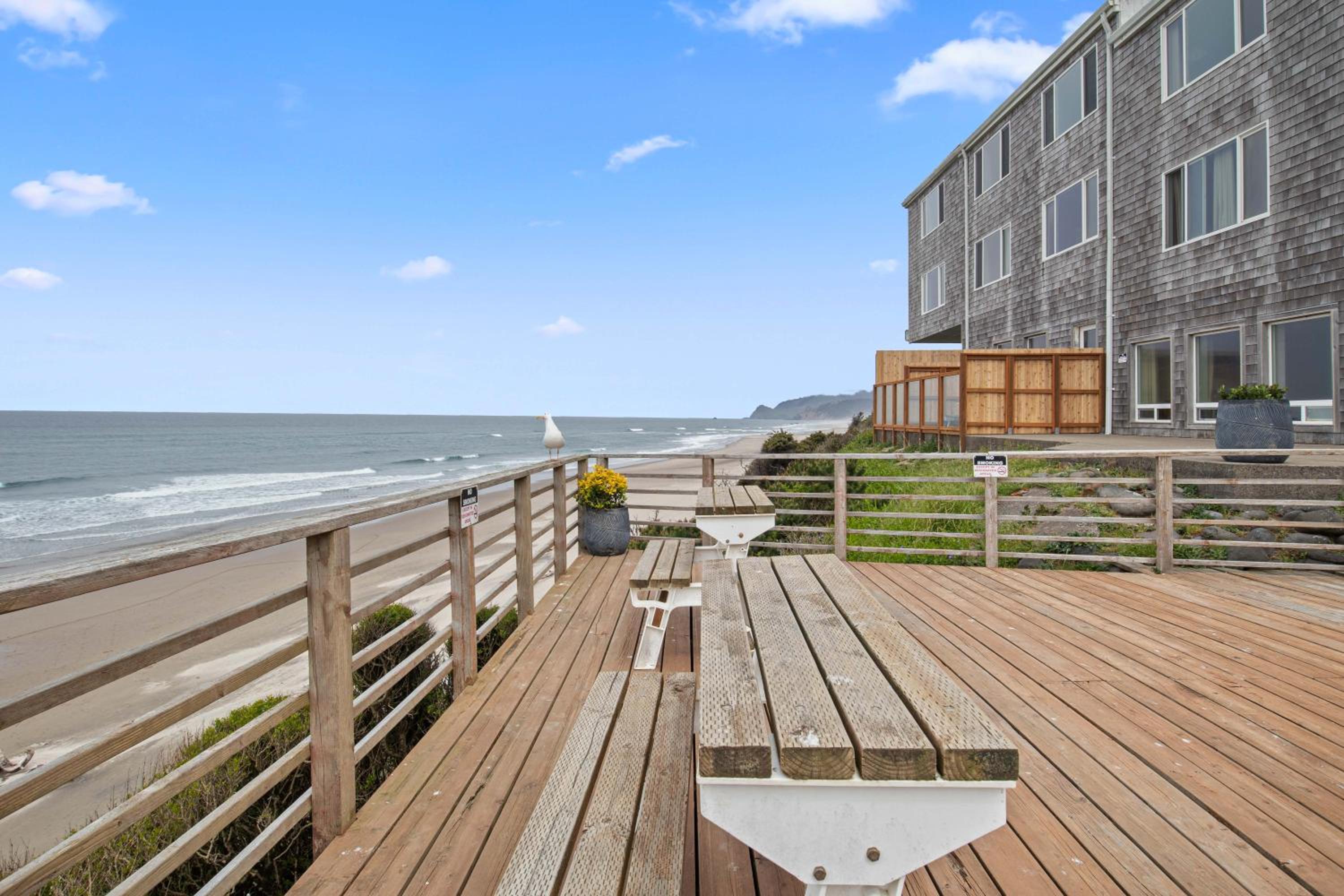 Seagull Beachfront Inn