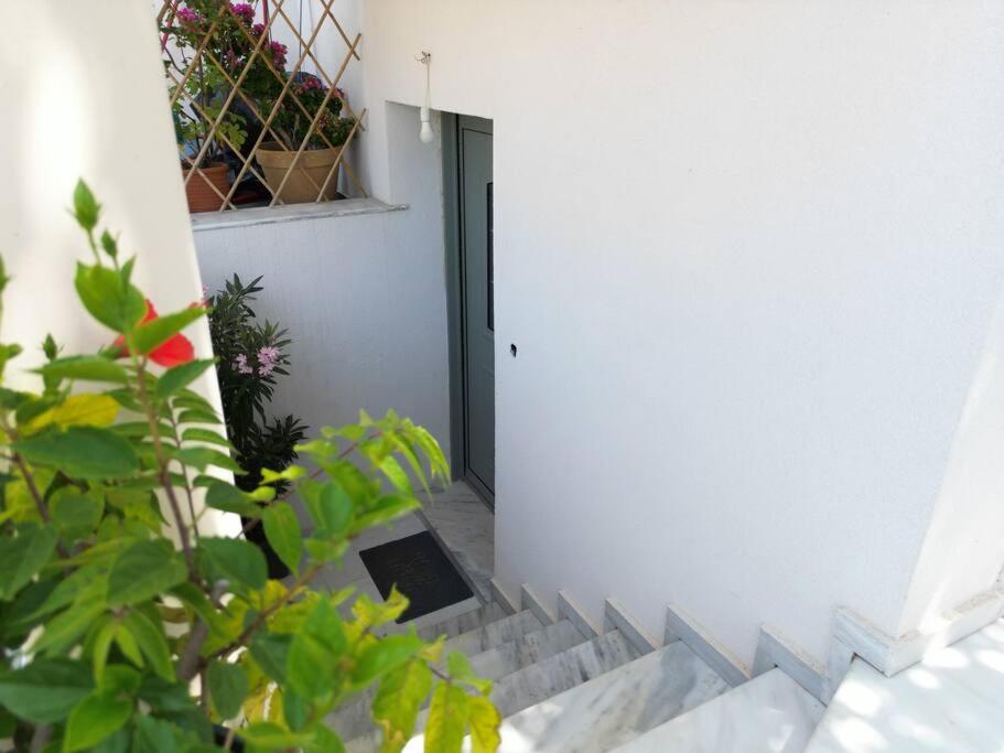 Serene Home, Modern amenities near the beach view 2