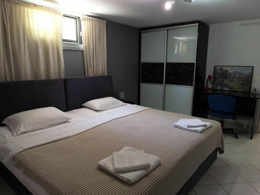 Serene Home, Modern amenities near the beach view 4