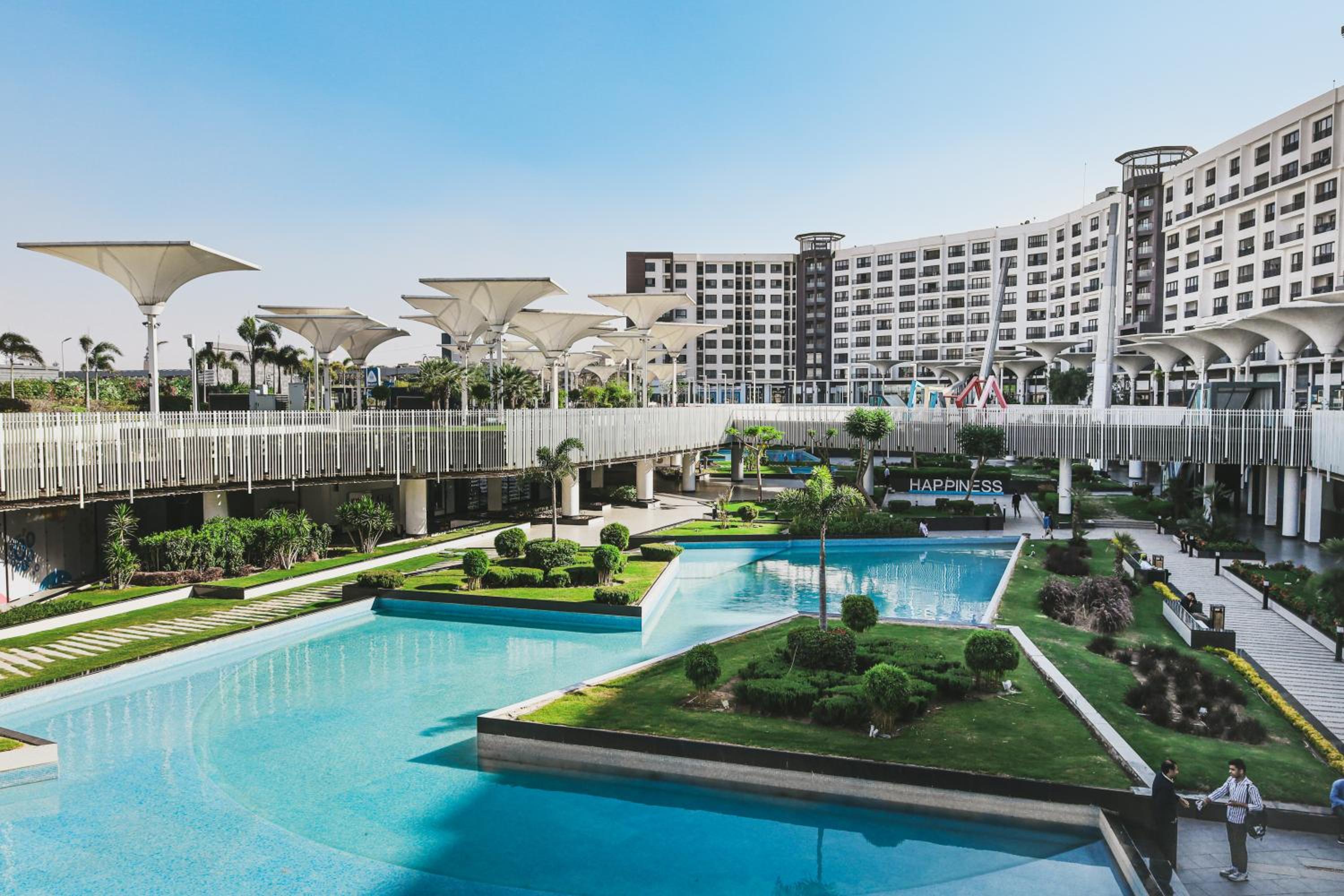 Luxury hotel apartment with pools in front AUC
