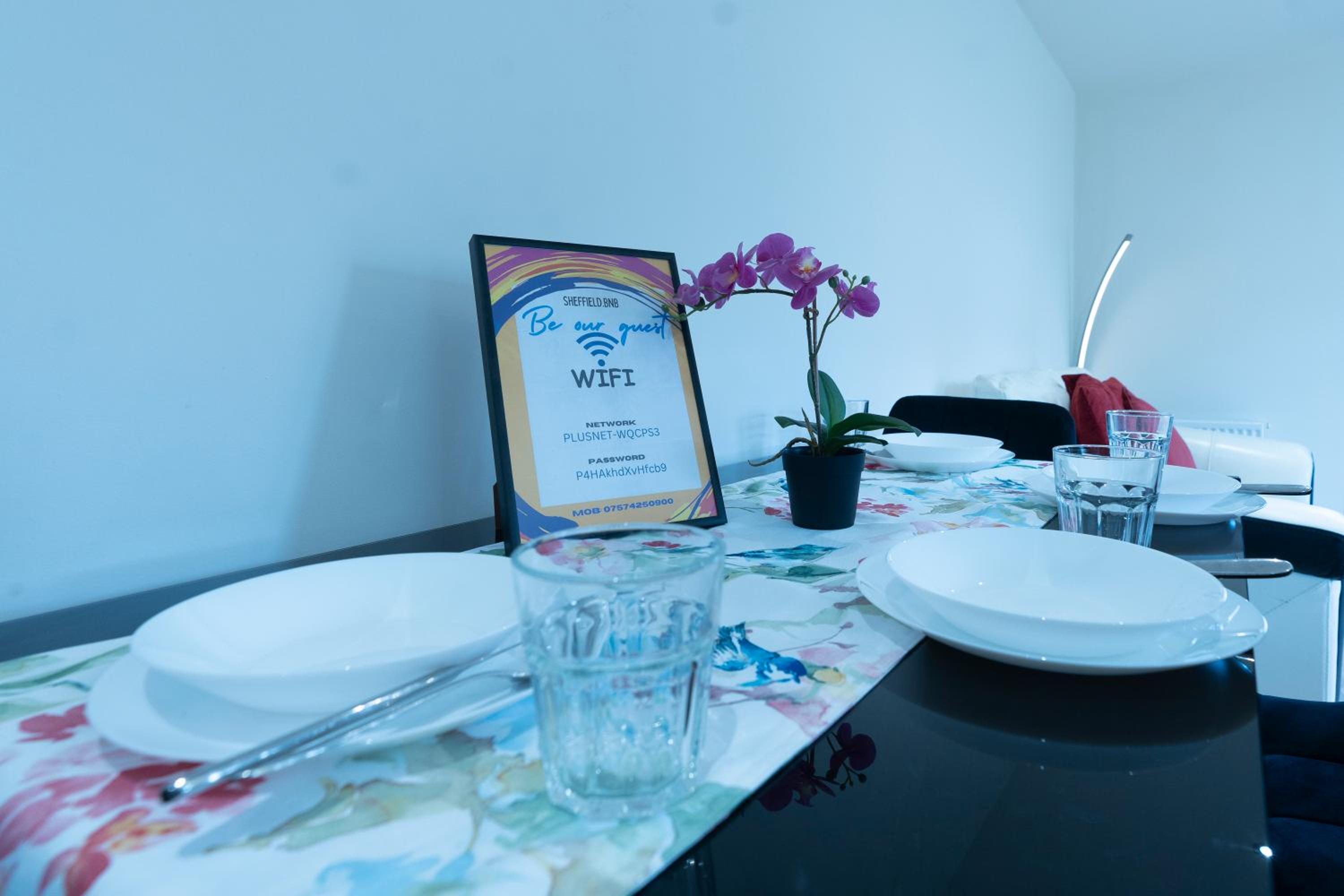 Luxury Ground Floor 2 Bedroom Apartment free WiFi & Parking 3