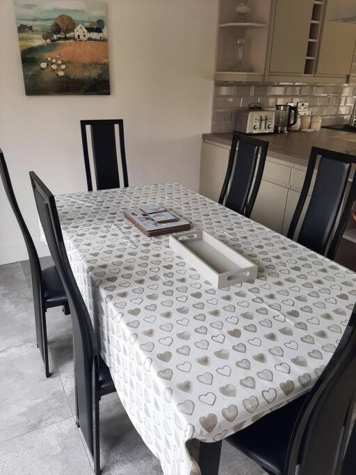Beautiful countryside cottage, sleeps 6, dogs welcome