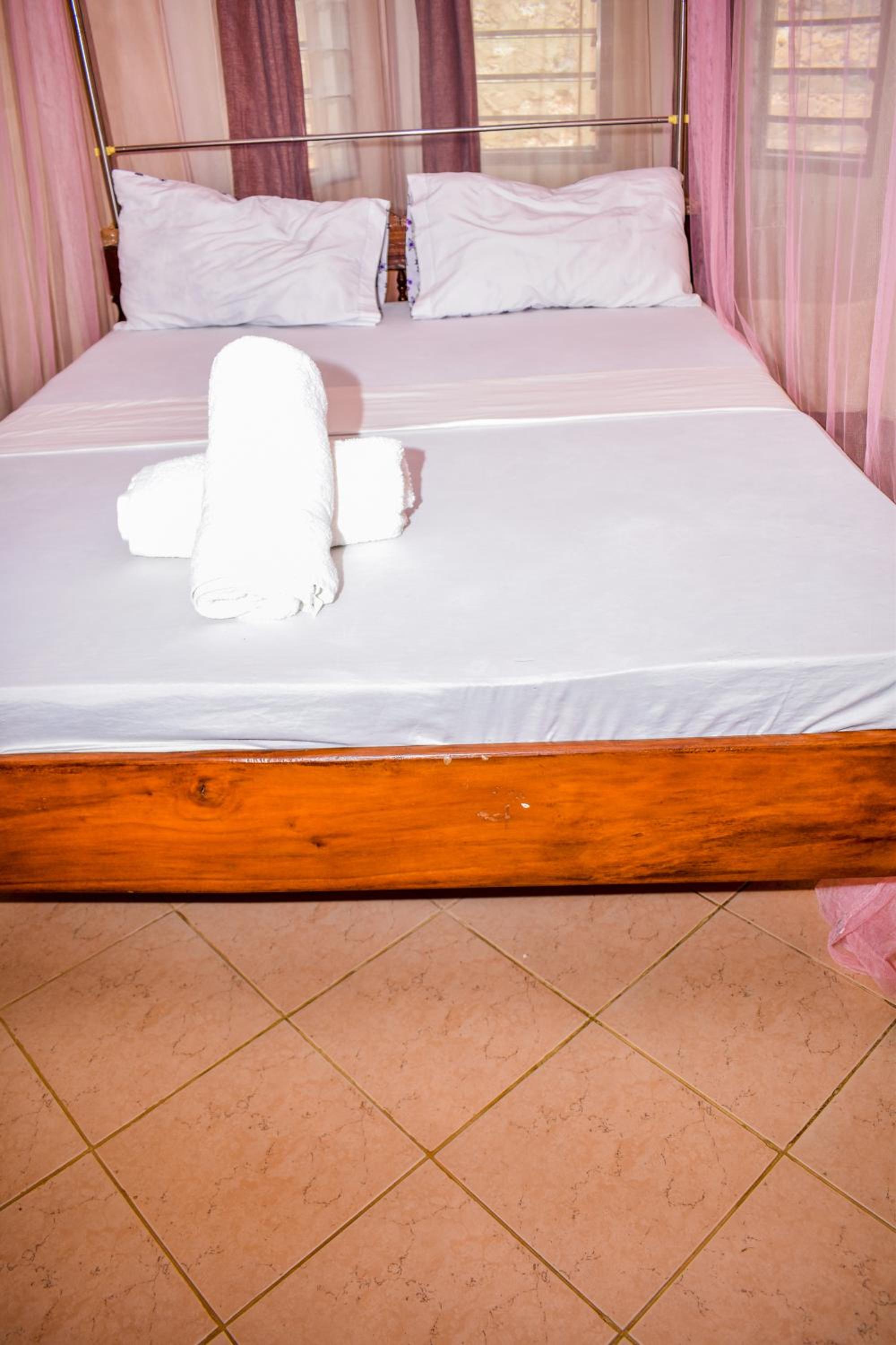 Karura and friends airbnb (affordable)