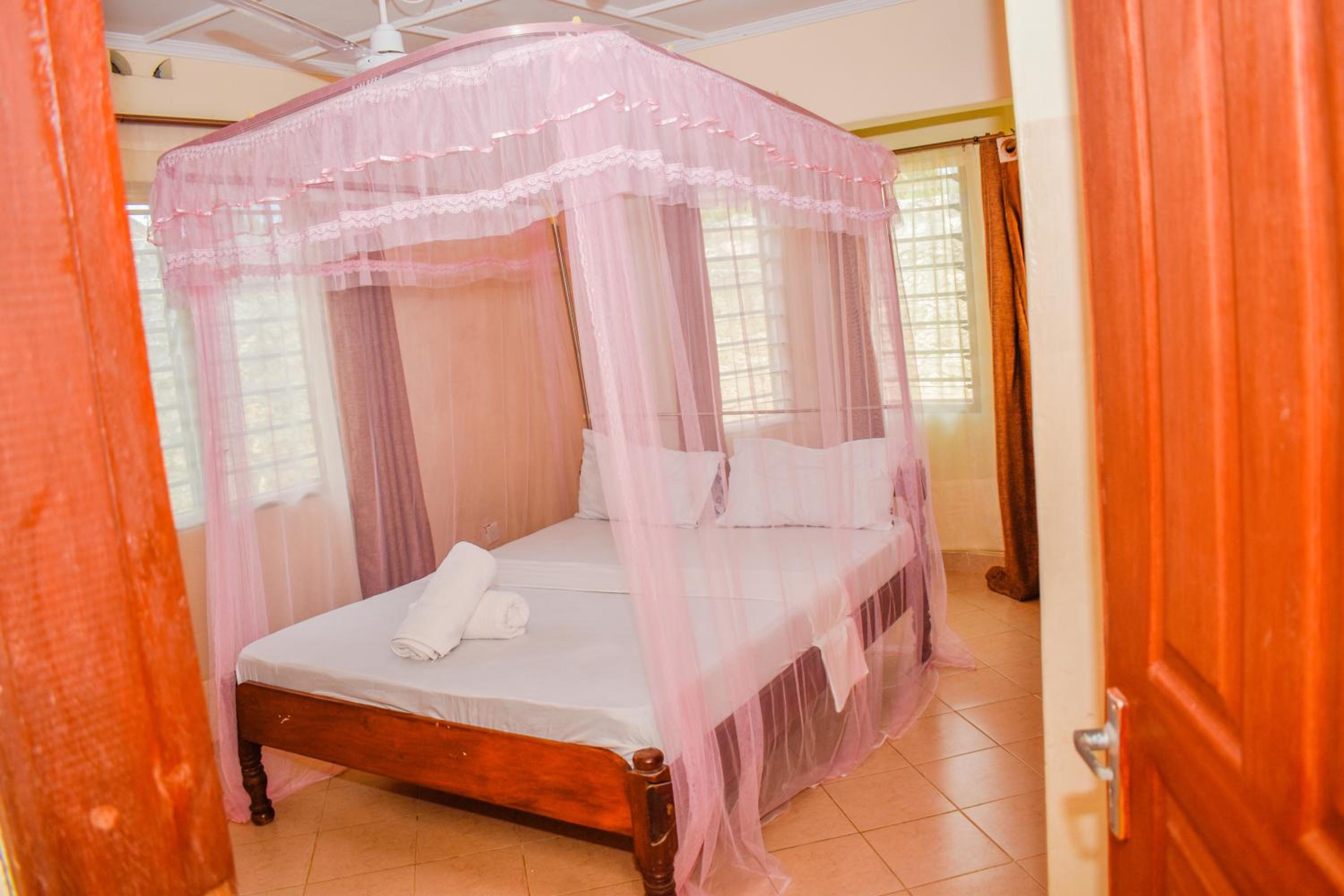 Karura and friends airbnb (affordable)
