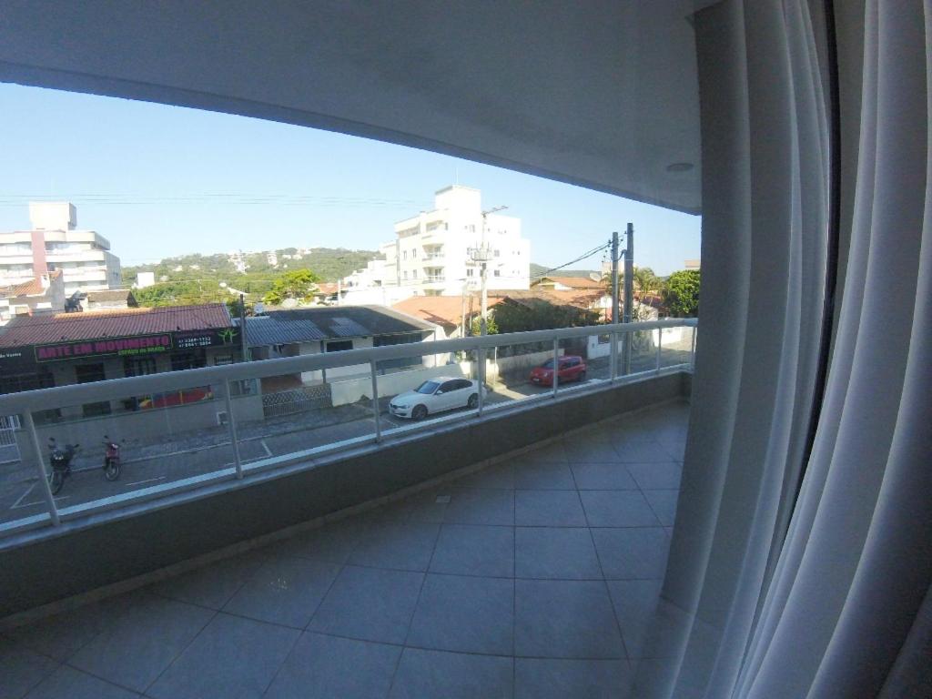 Ed Mônaco, 150 metros da praia de Bombas