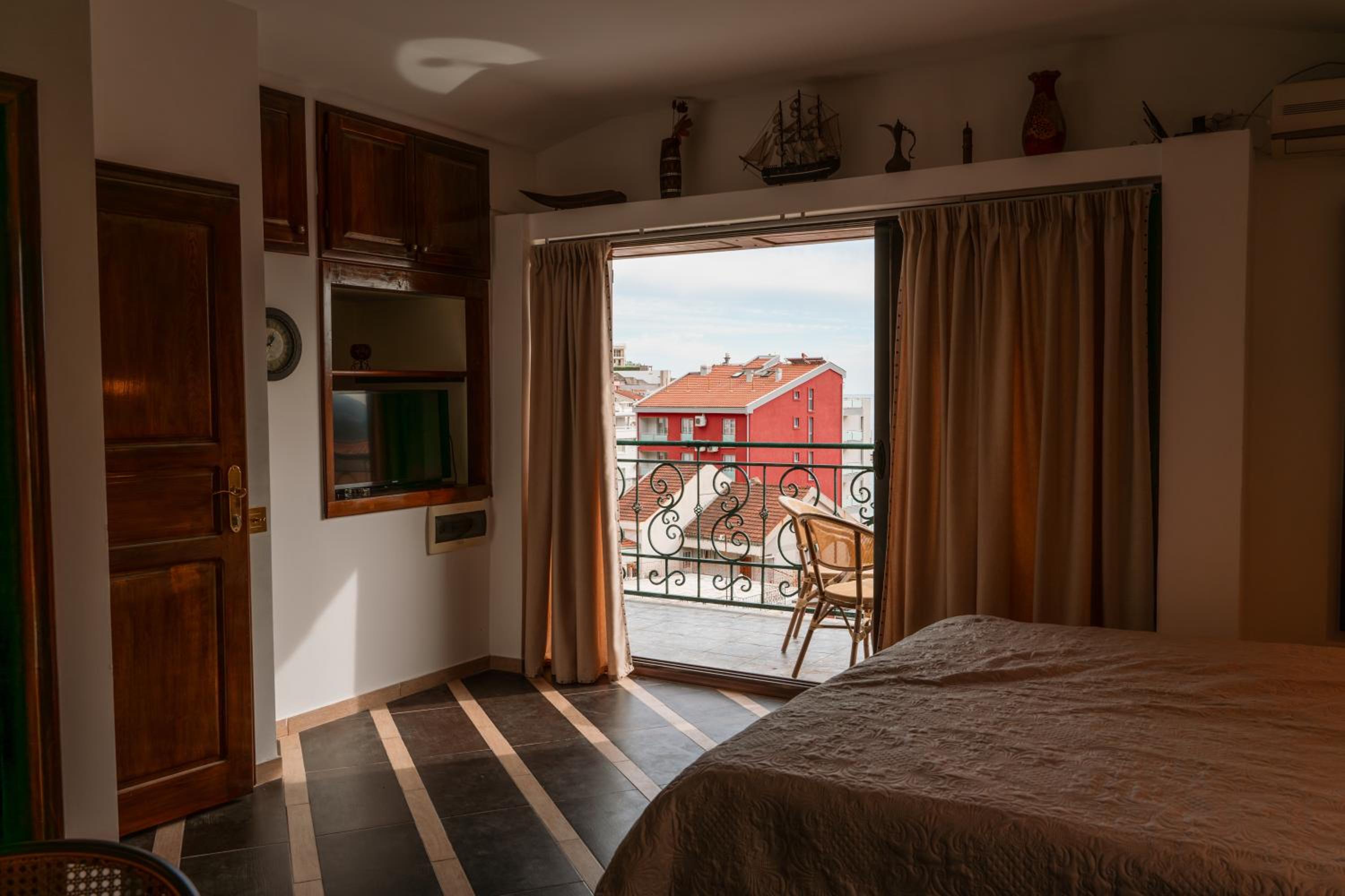 Historic Seafront Family Villa