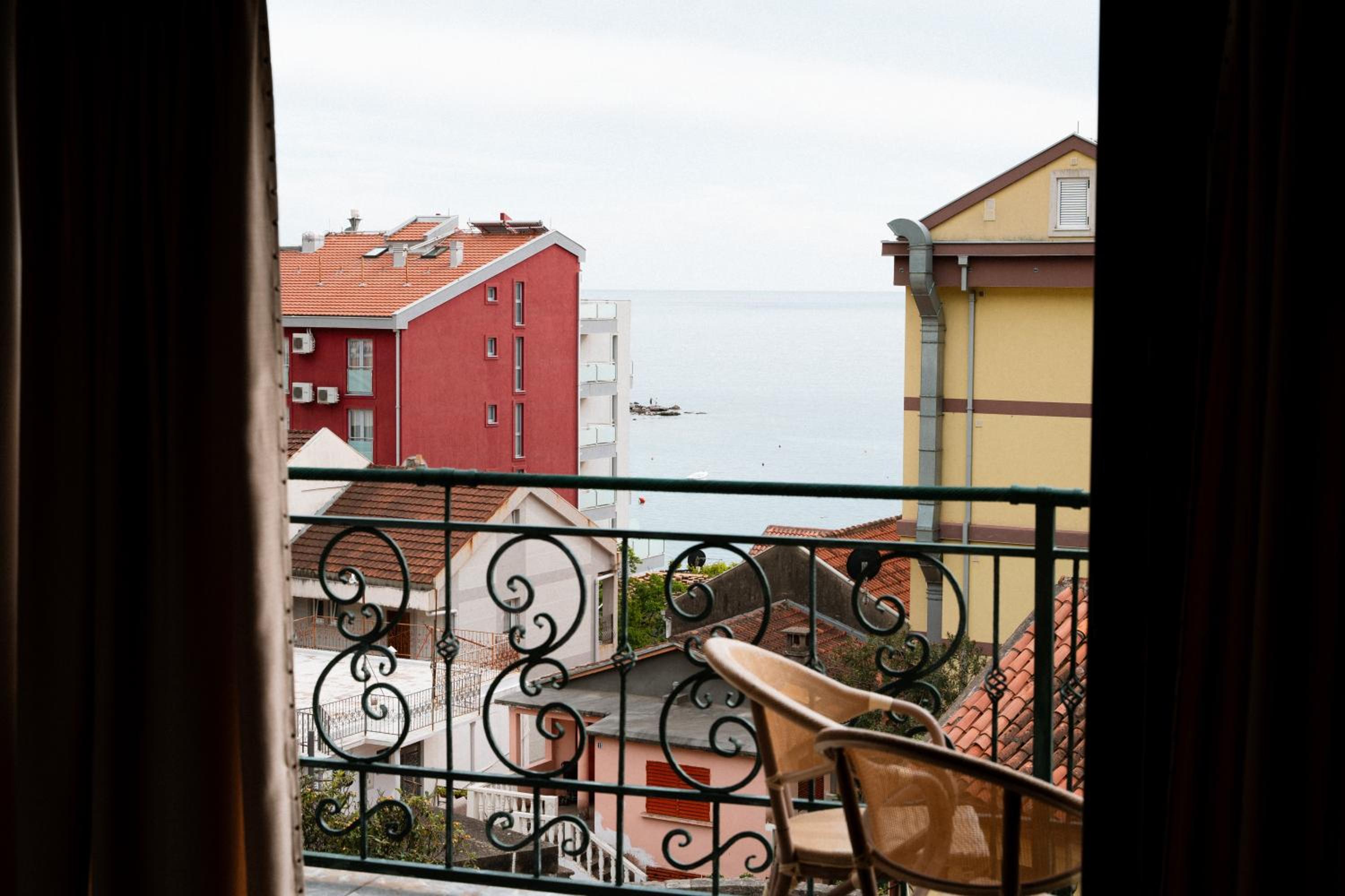 Historic Seafront Family Villa