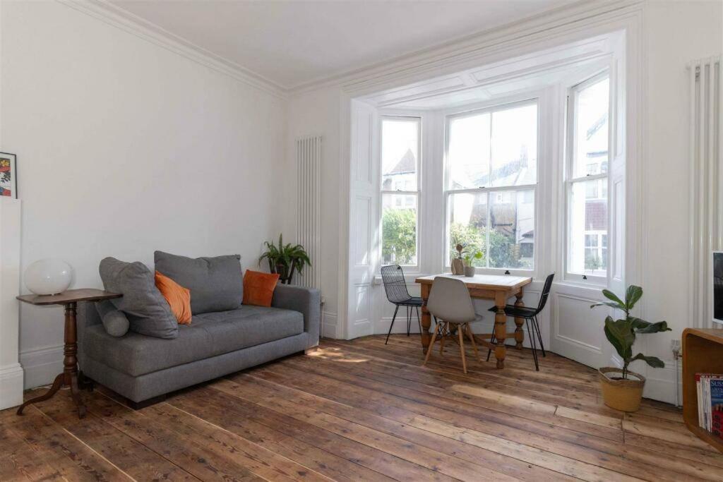 Worthing Vacations - Stylish Seaside Retreat - Property Image 6
