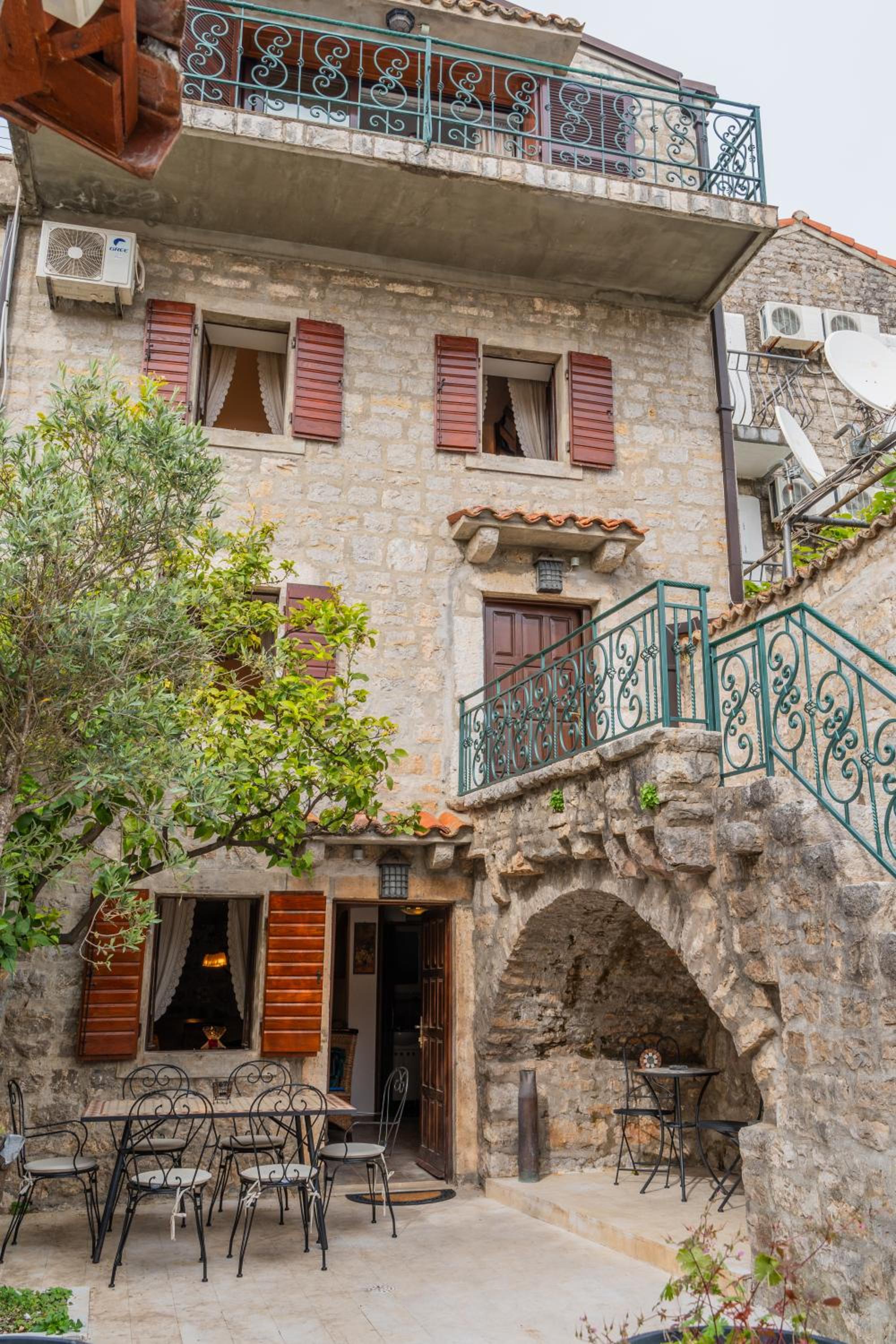 Historic Seafront Family Villa