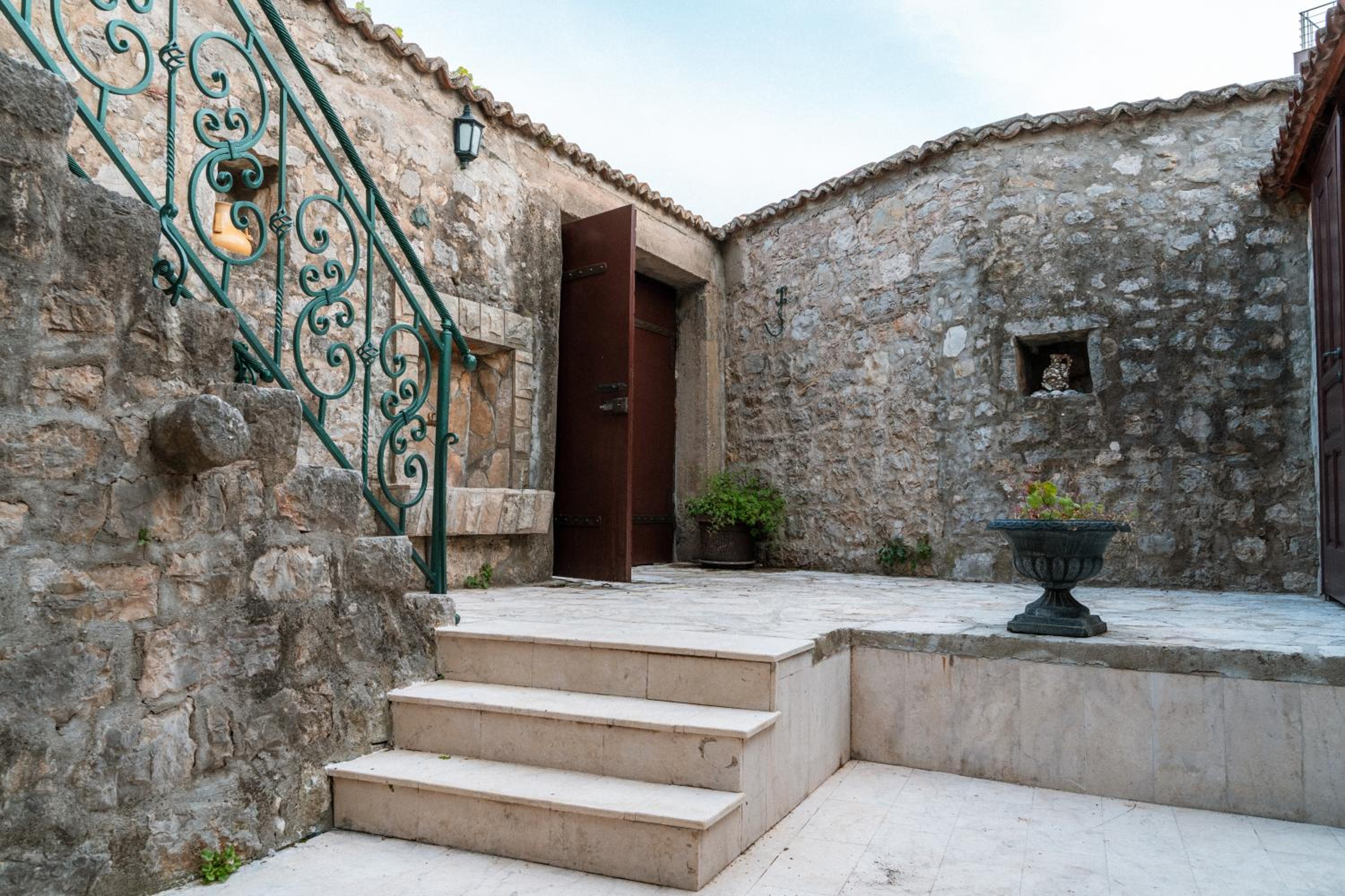 Historic Seafront Family Villa