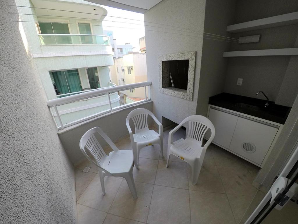 Ed Mônaco, 150 metros da praia de Bombas