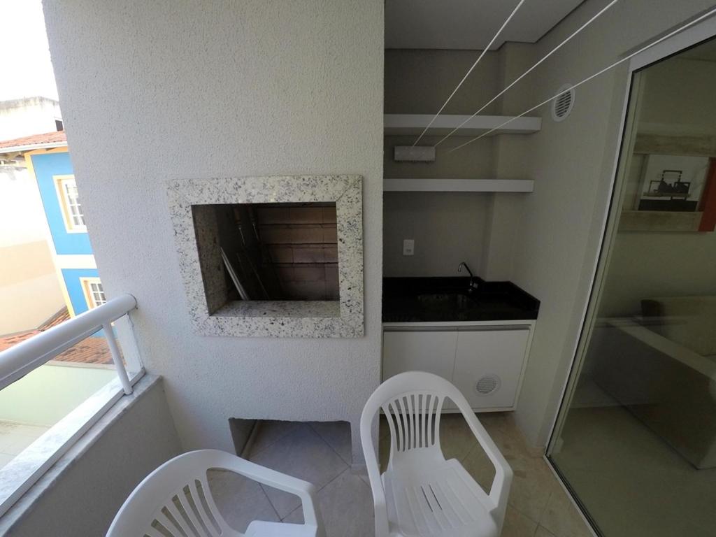 Ed Mônaco, 150 metros da praia de Bombas