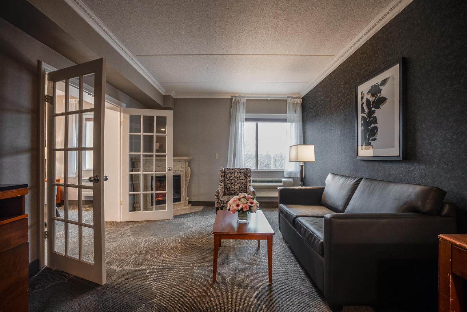 Barrie Vacations - Monte Carlo Inn Barrie - Newly Renovated - Property Image 32