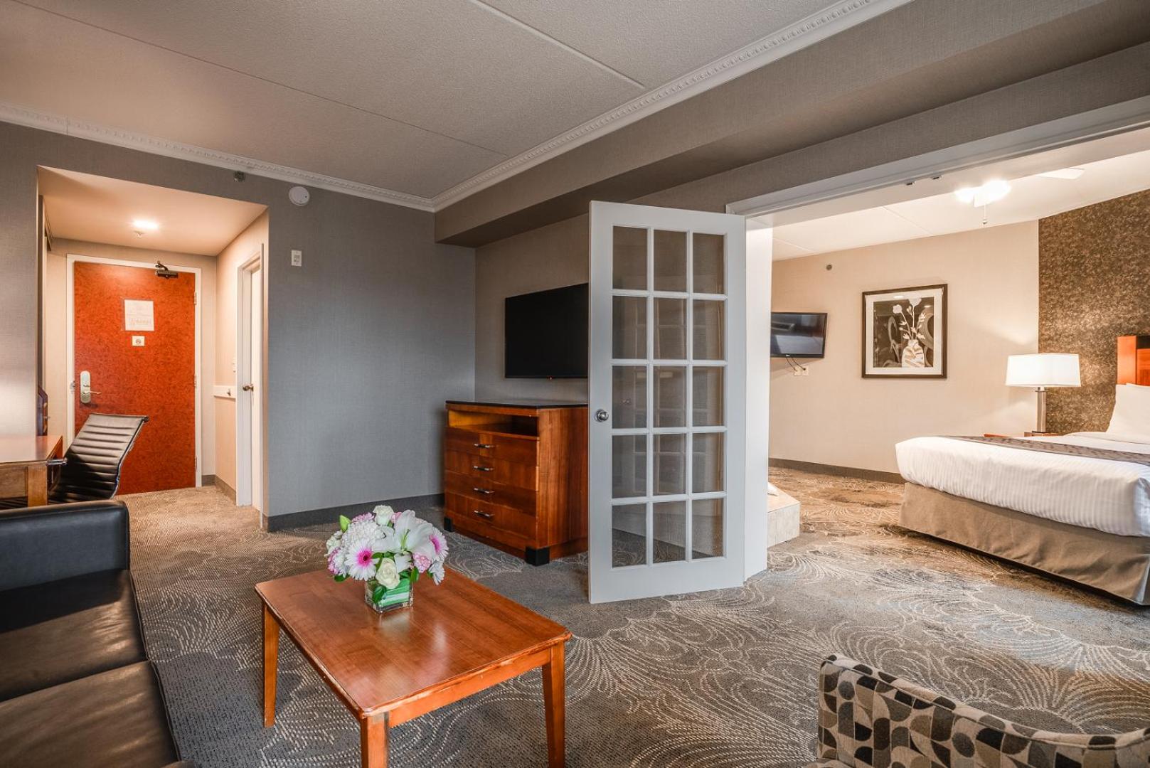 Barrie Vacations - Monte Carlo Inn Barrie - Newly Renovated - Property Image 30