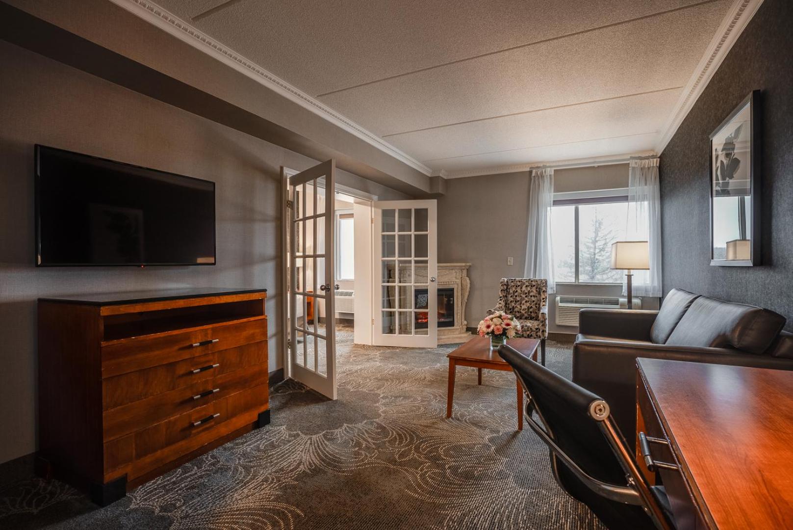 Barrie Vacations - Monte Carlo Inn Barrie - Newly Renovated - Property Image 31