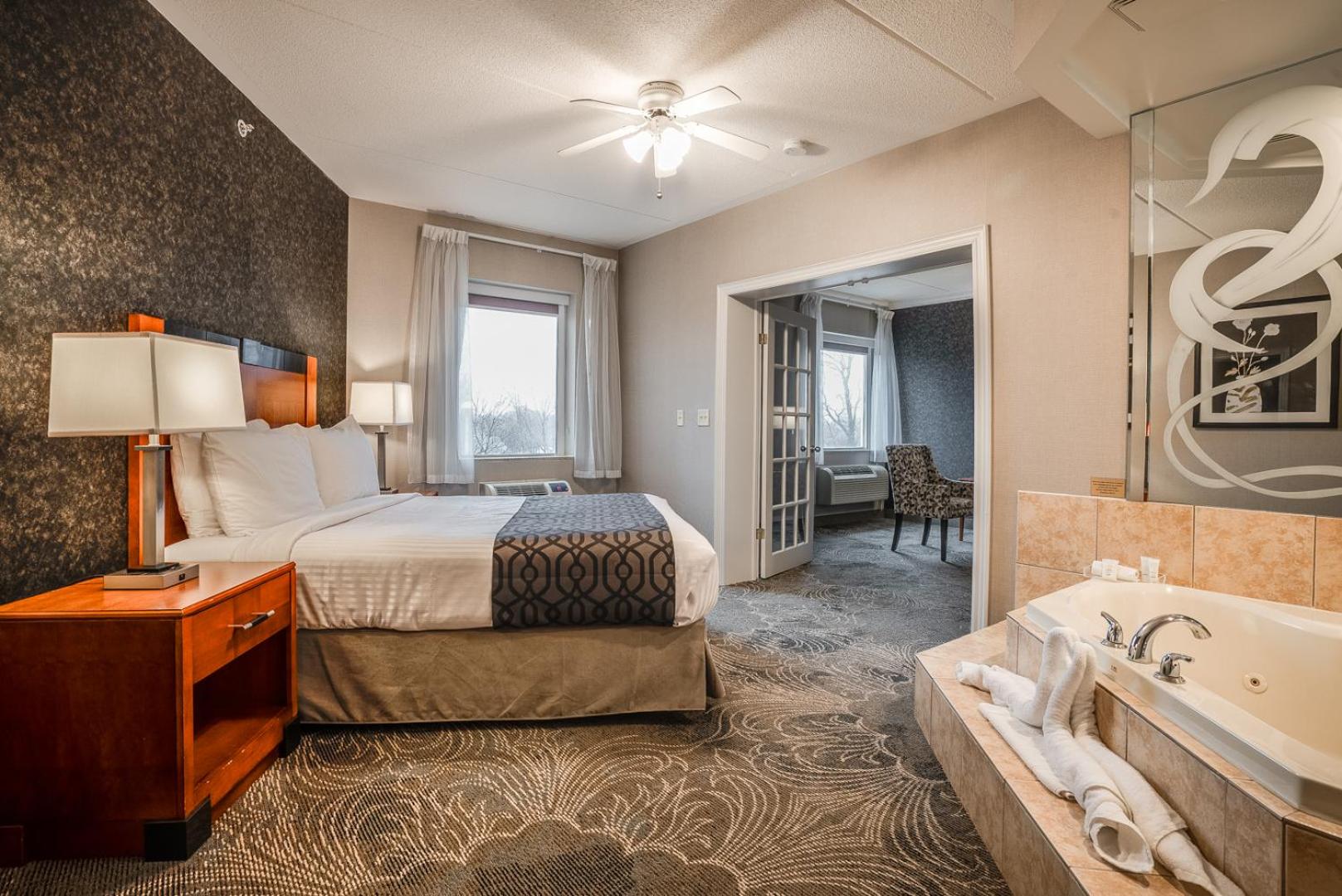 Barrie Vacations - Monte Carlo Inn Barrie - Newly Renovated - Property Image 27