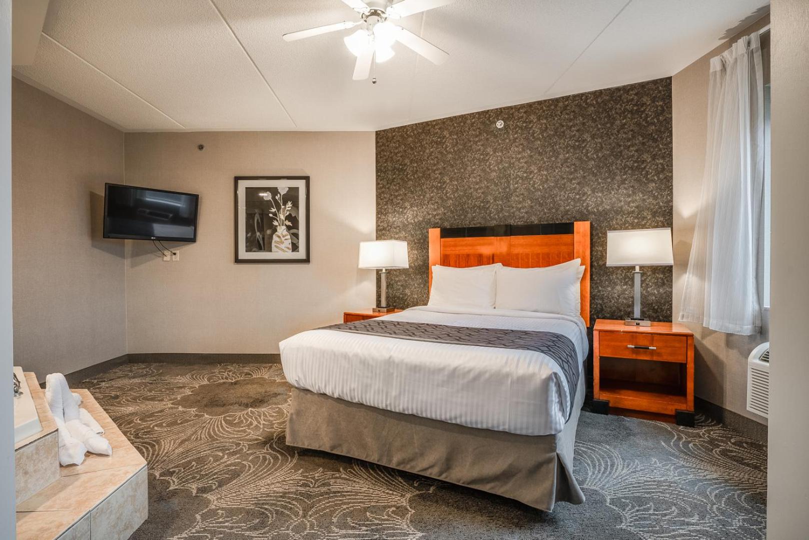 Barrie Vacations - Monte Carlo Inn Barrie - Newly Renovated - Property Image 26