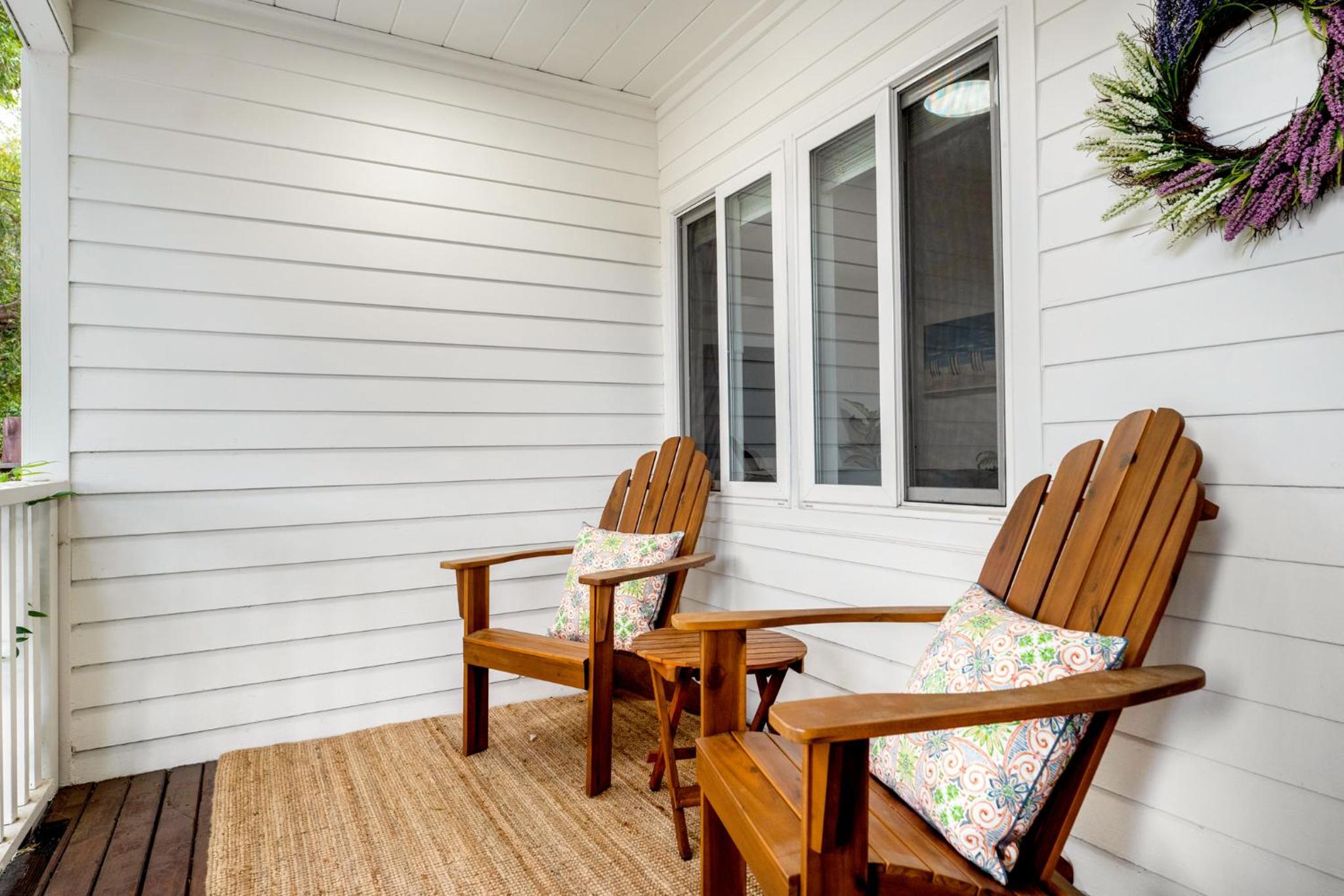 Retro Cottage, Hot Tub, Putting Green, walk to all