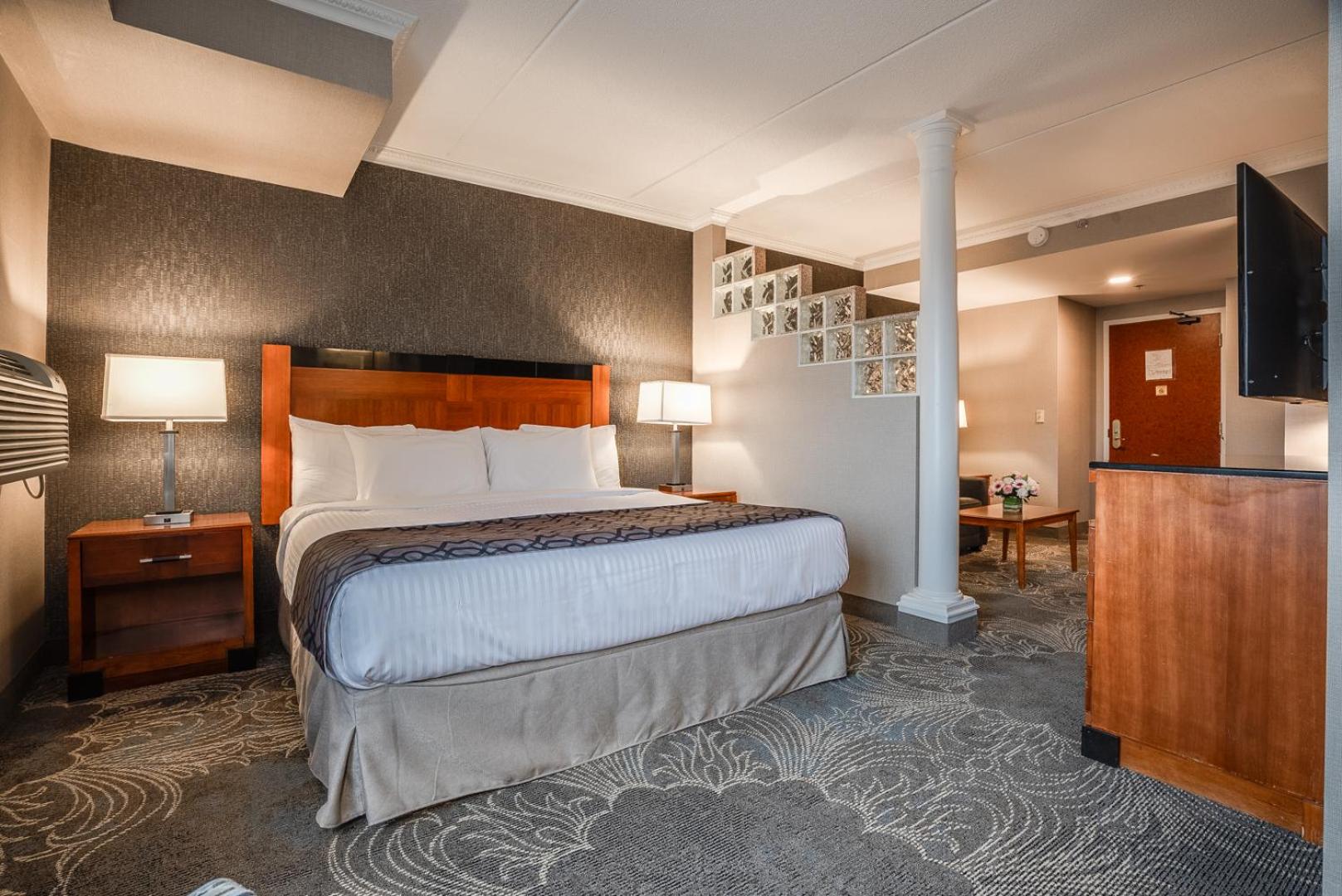 Barrie Vacations - Monte Carlo Inn Barrie - Newly Renovated - Property Image 22