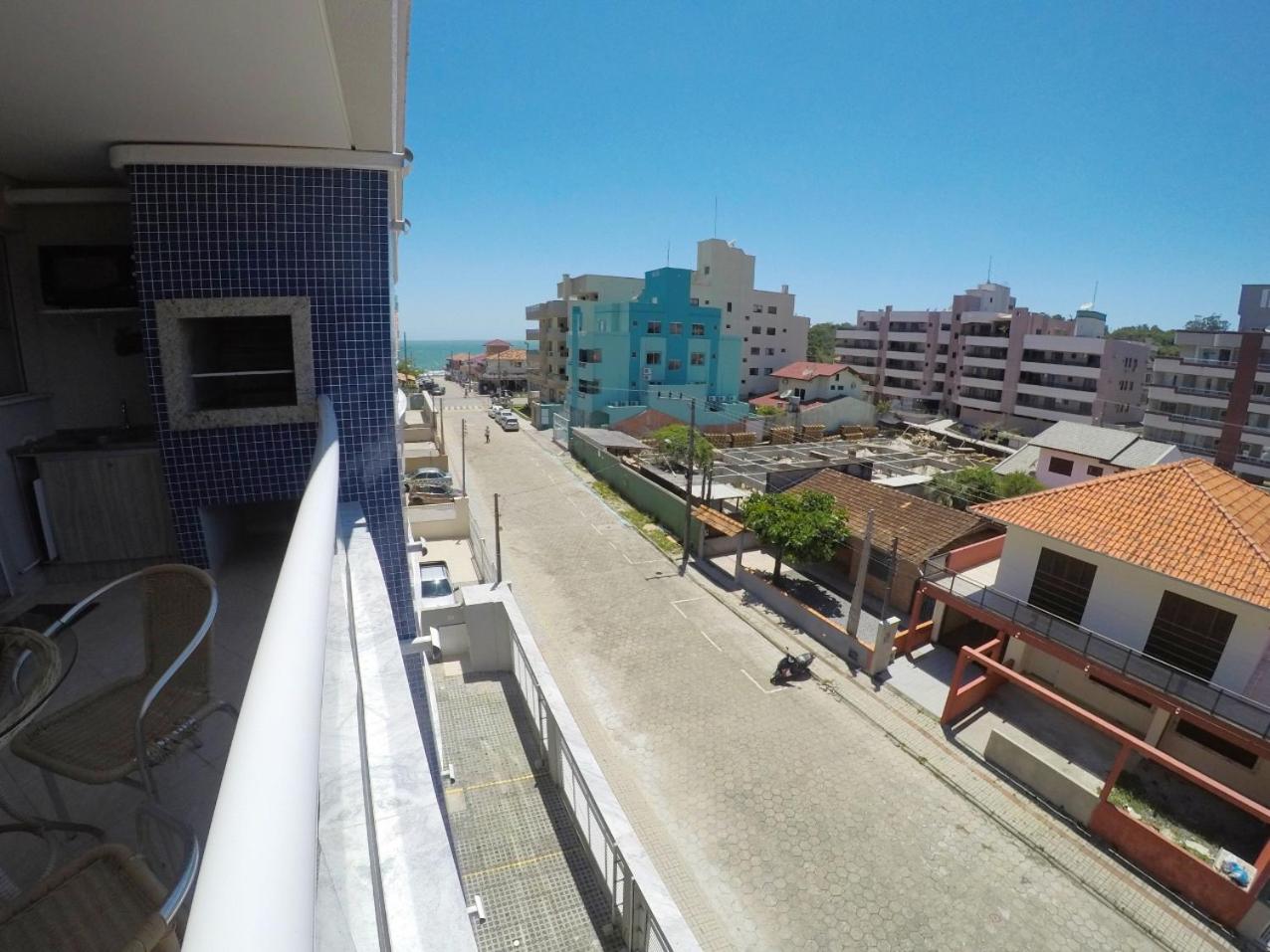 Ed Mônaco, 150 metros da praia de Bombas